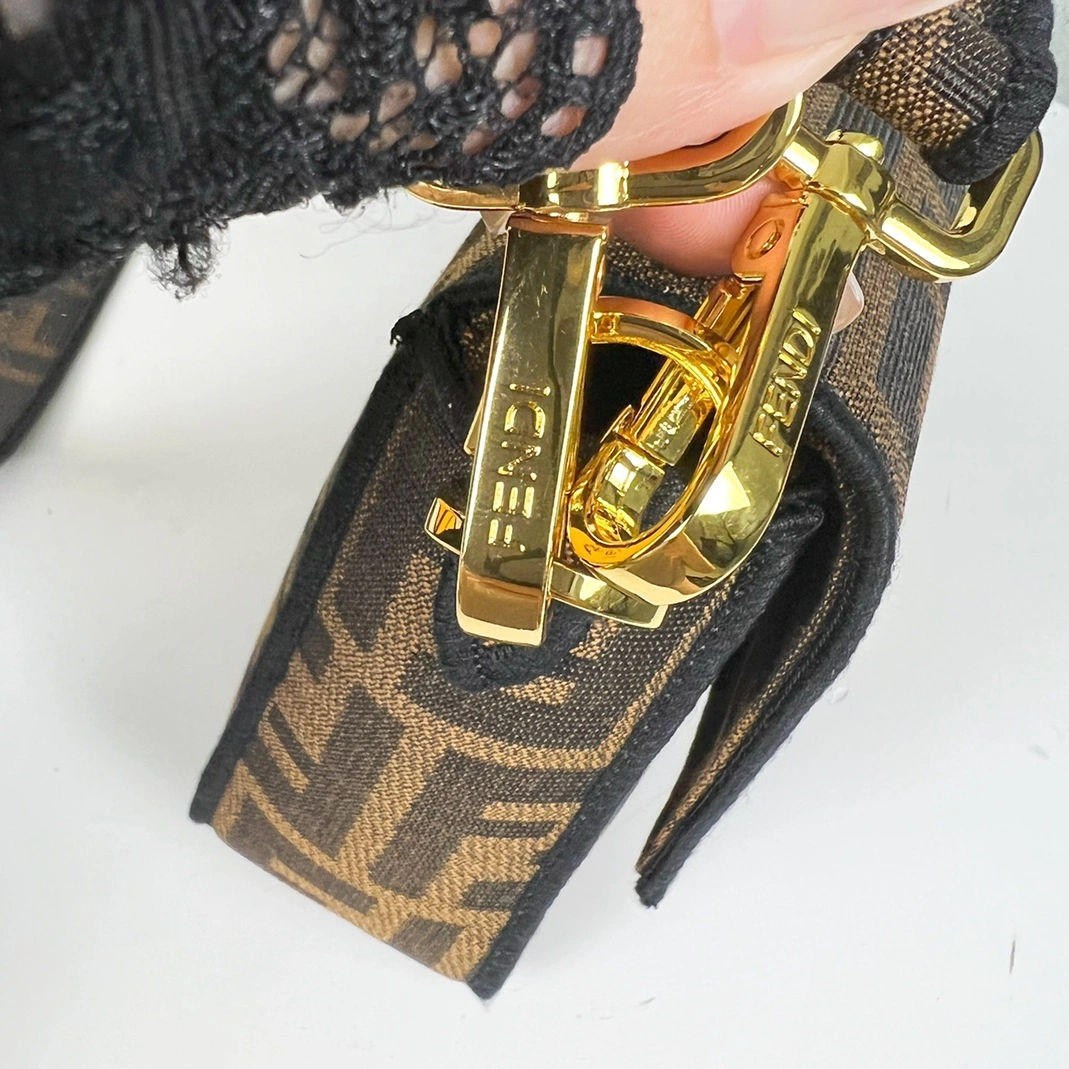 Versatile 8154 Fendi AAA Quality Messenger Bags For Women