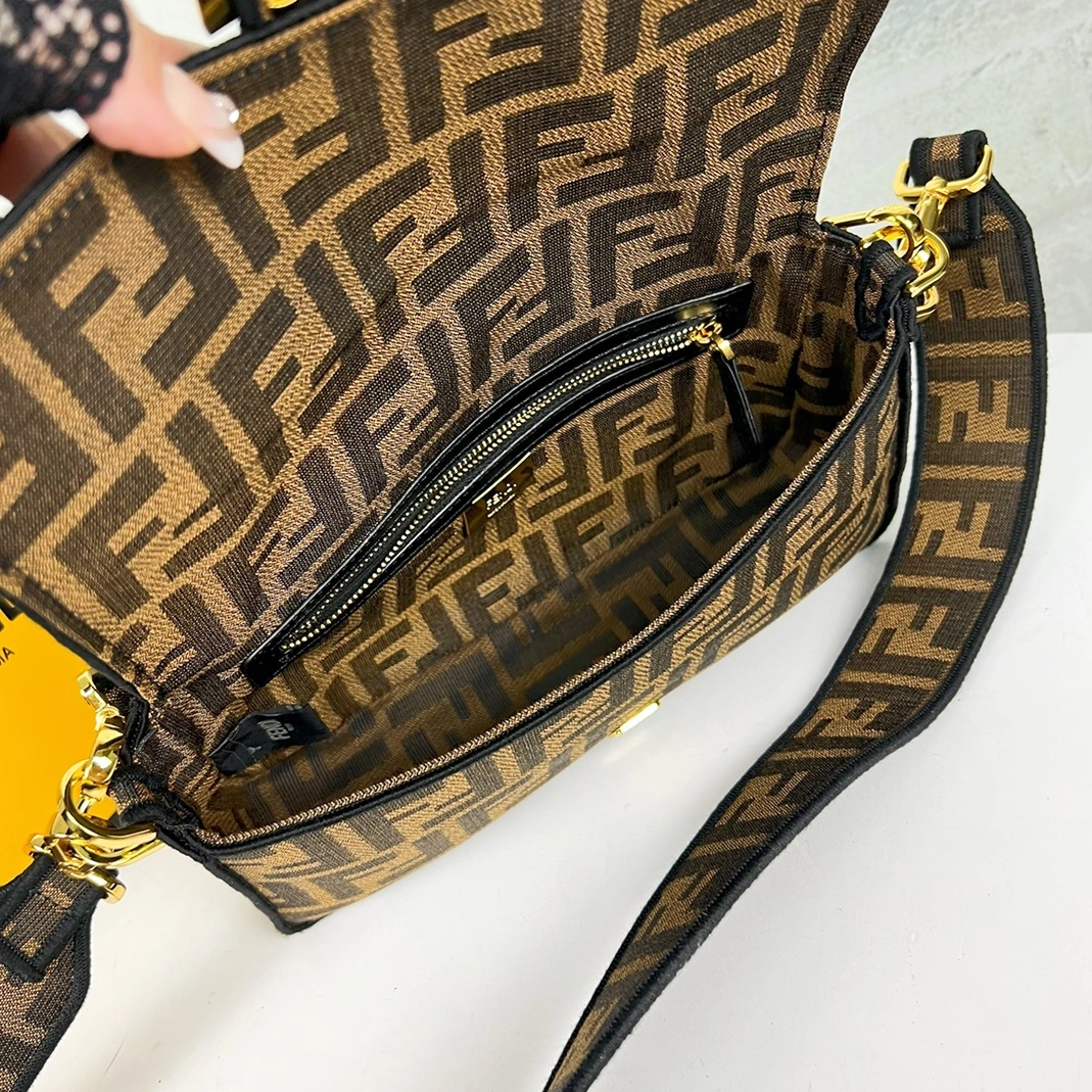 Versatile 8154 Fendi AAA Quality Messenger Bags For Women