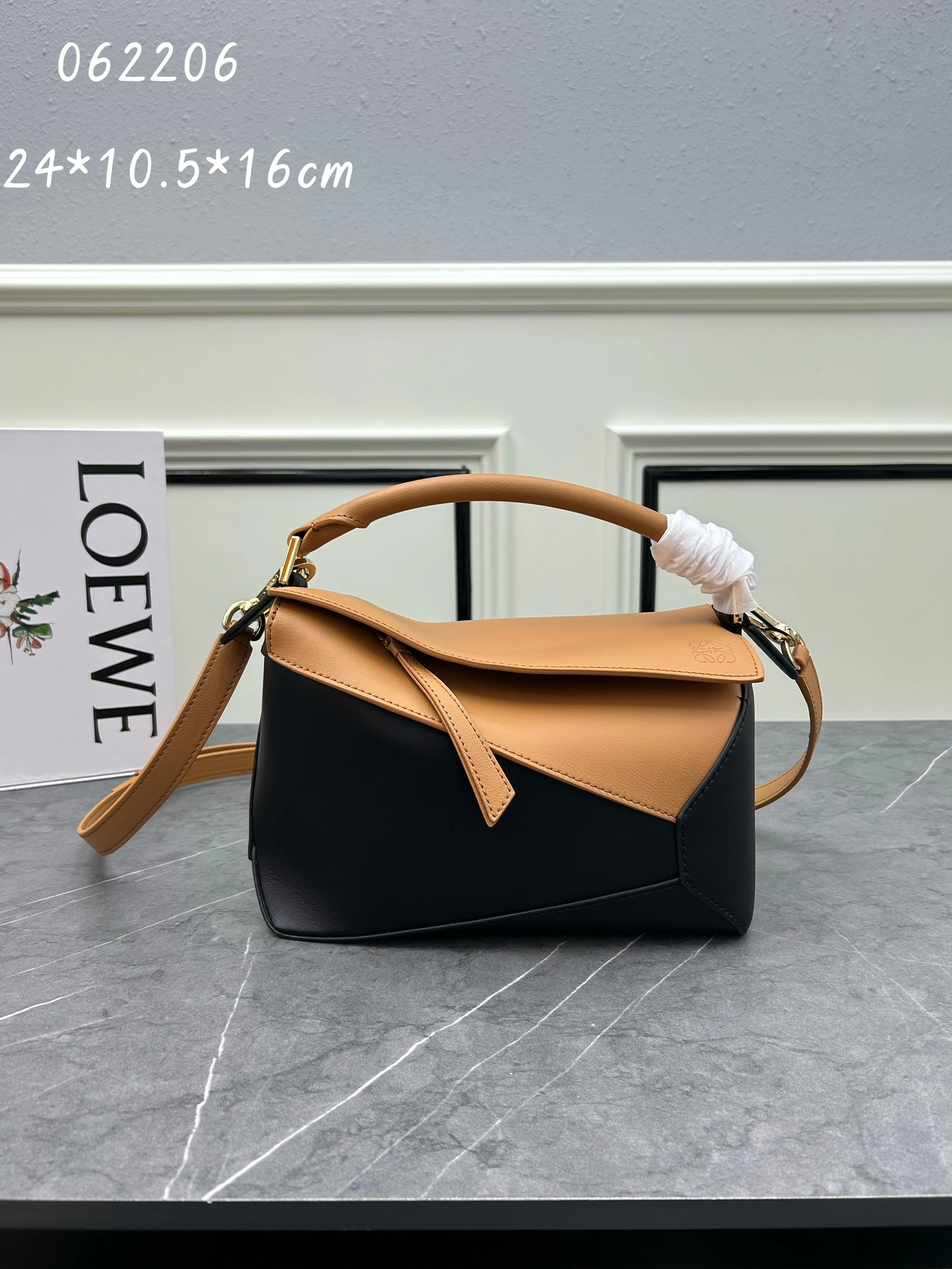 Versatile 8237 LOEWE AAA Quality Messenger Bags For Women