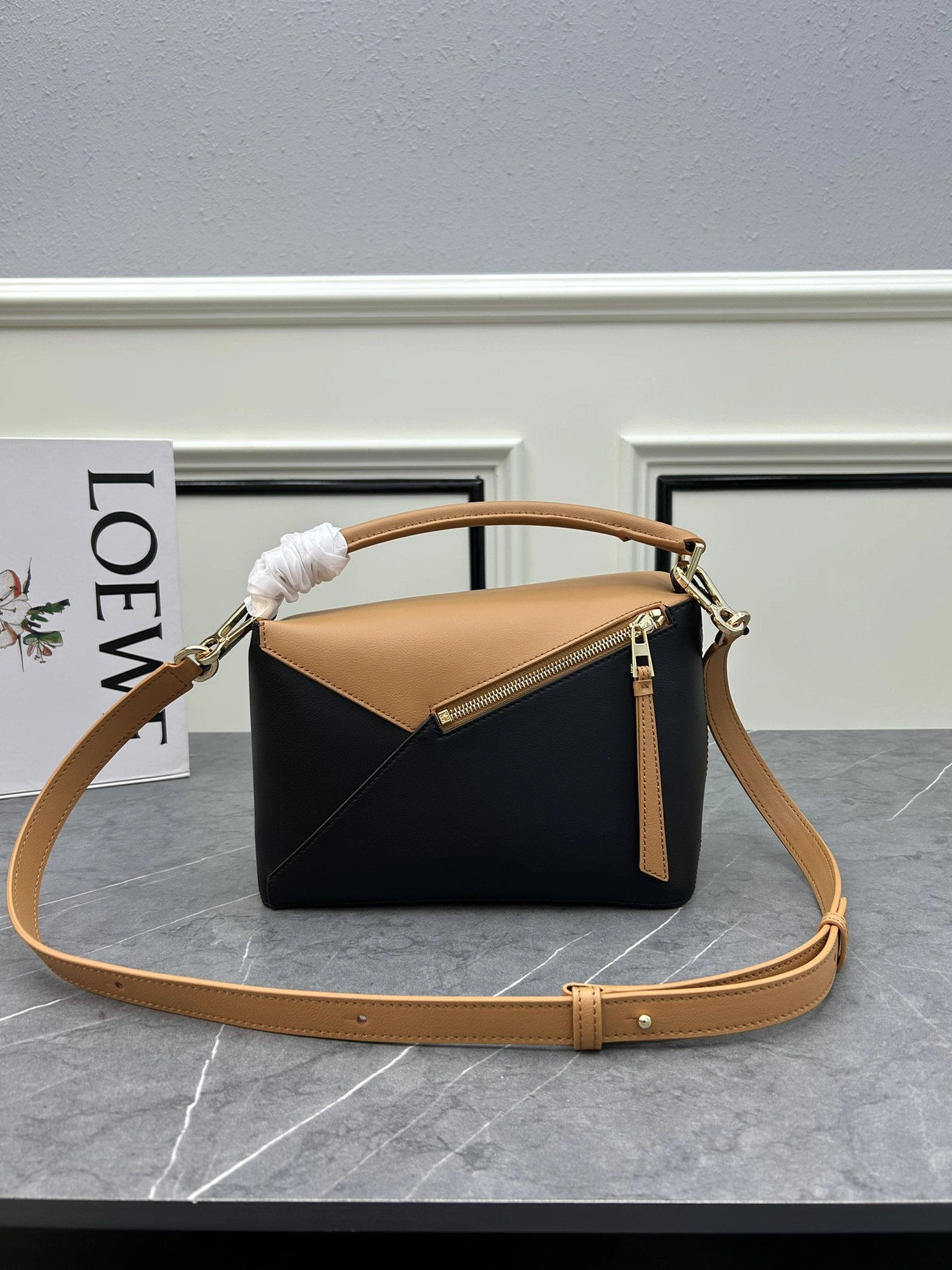 Versatile 8237 LOEWE AAA Quality Messenger Bags For Women