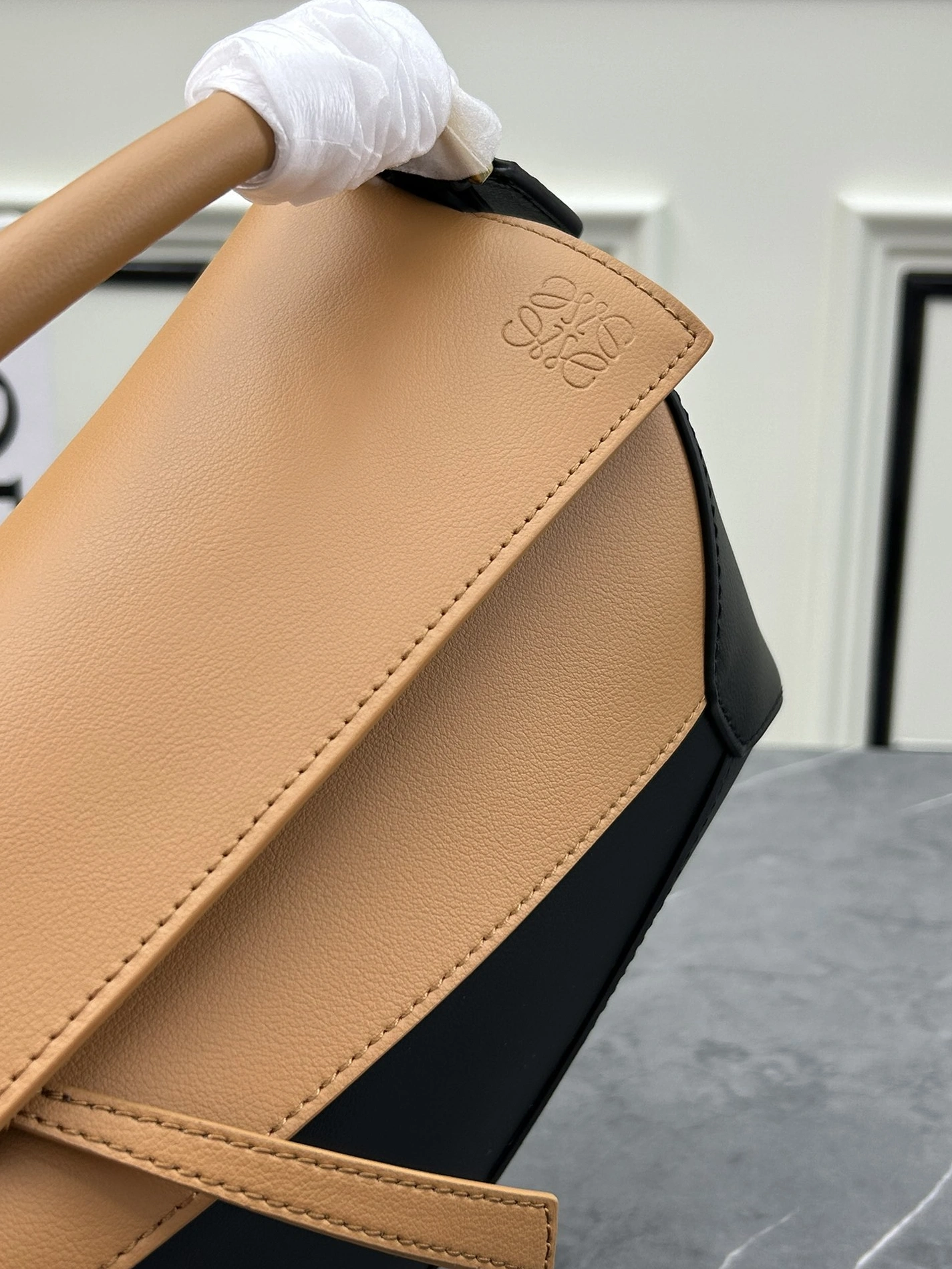 Versatile 8237 LOEWE AAA Quality Messenger Bags For Women