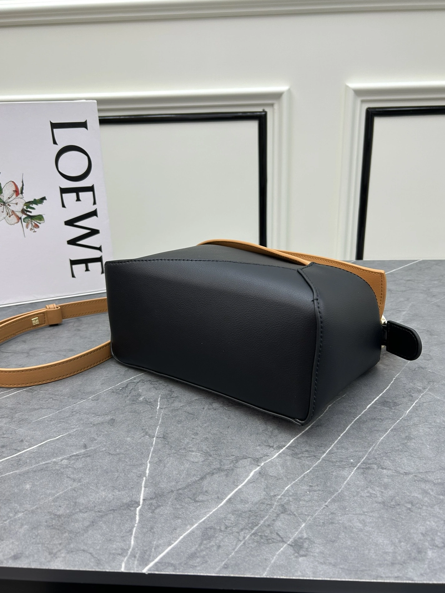Versatile 8237 LOEWE AAA Quality Messenger Bags For Women
