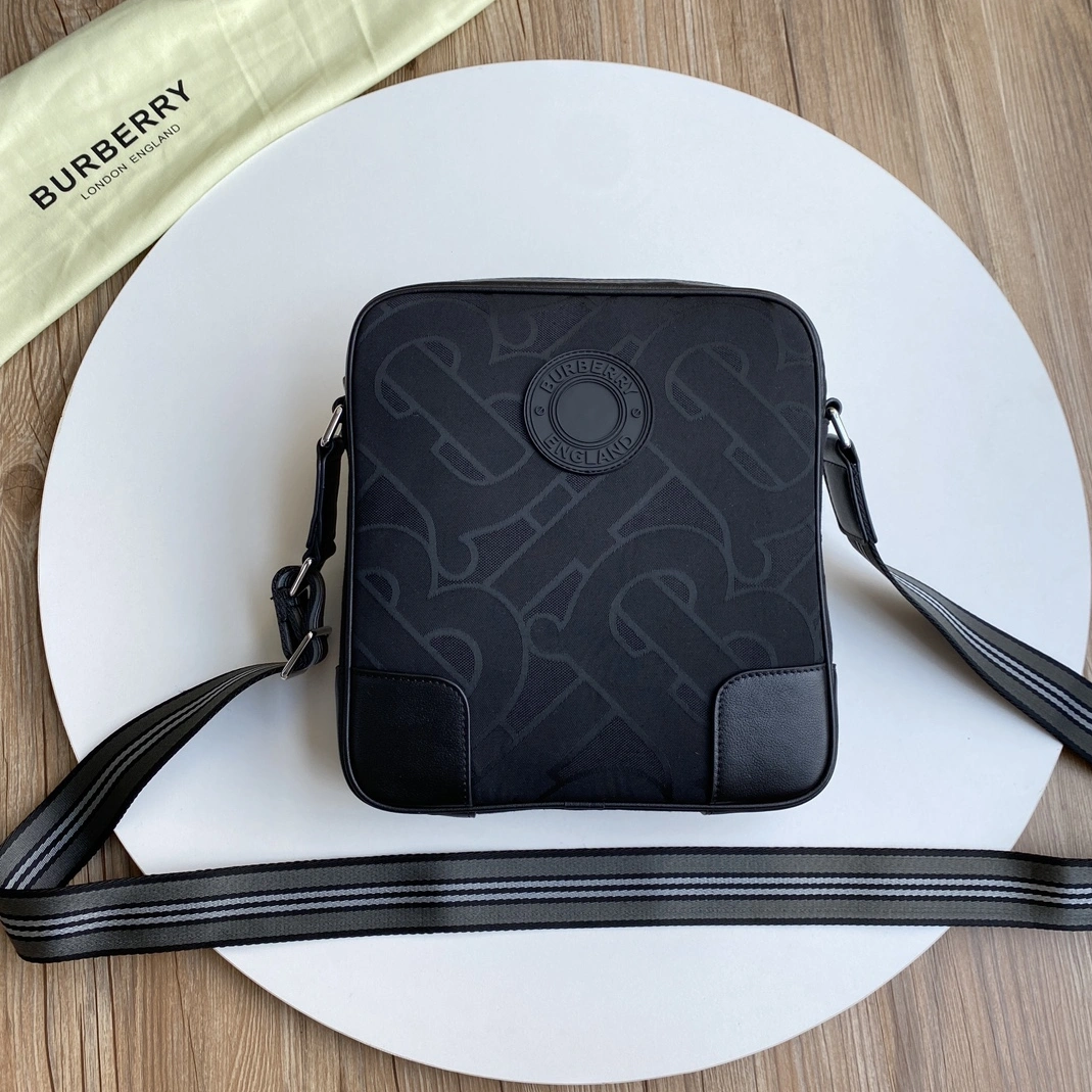 Versatile 8331 Burberry AAA Man Messenger Bags