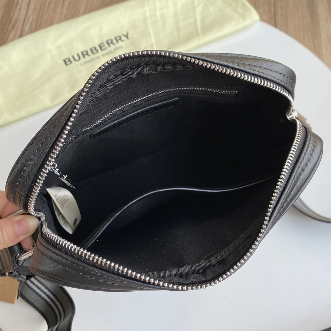 Versatile 8331 Burberry AAA Man Messenger Bags