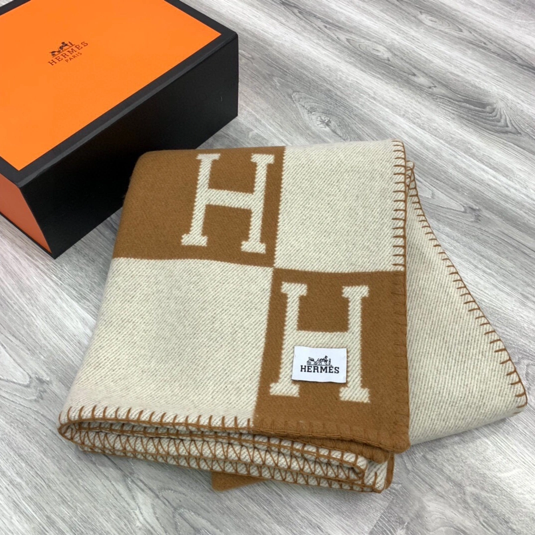Versatile 8387 Hermes Blankets