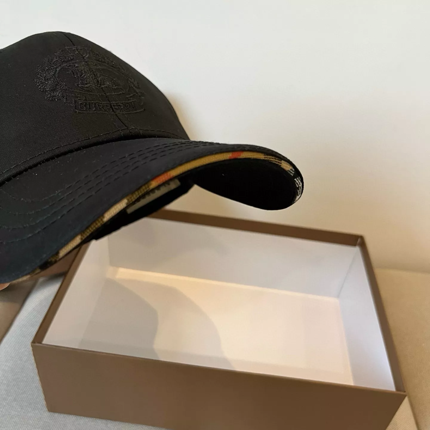Versatile 8427 Burberry Caps