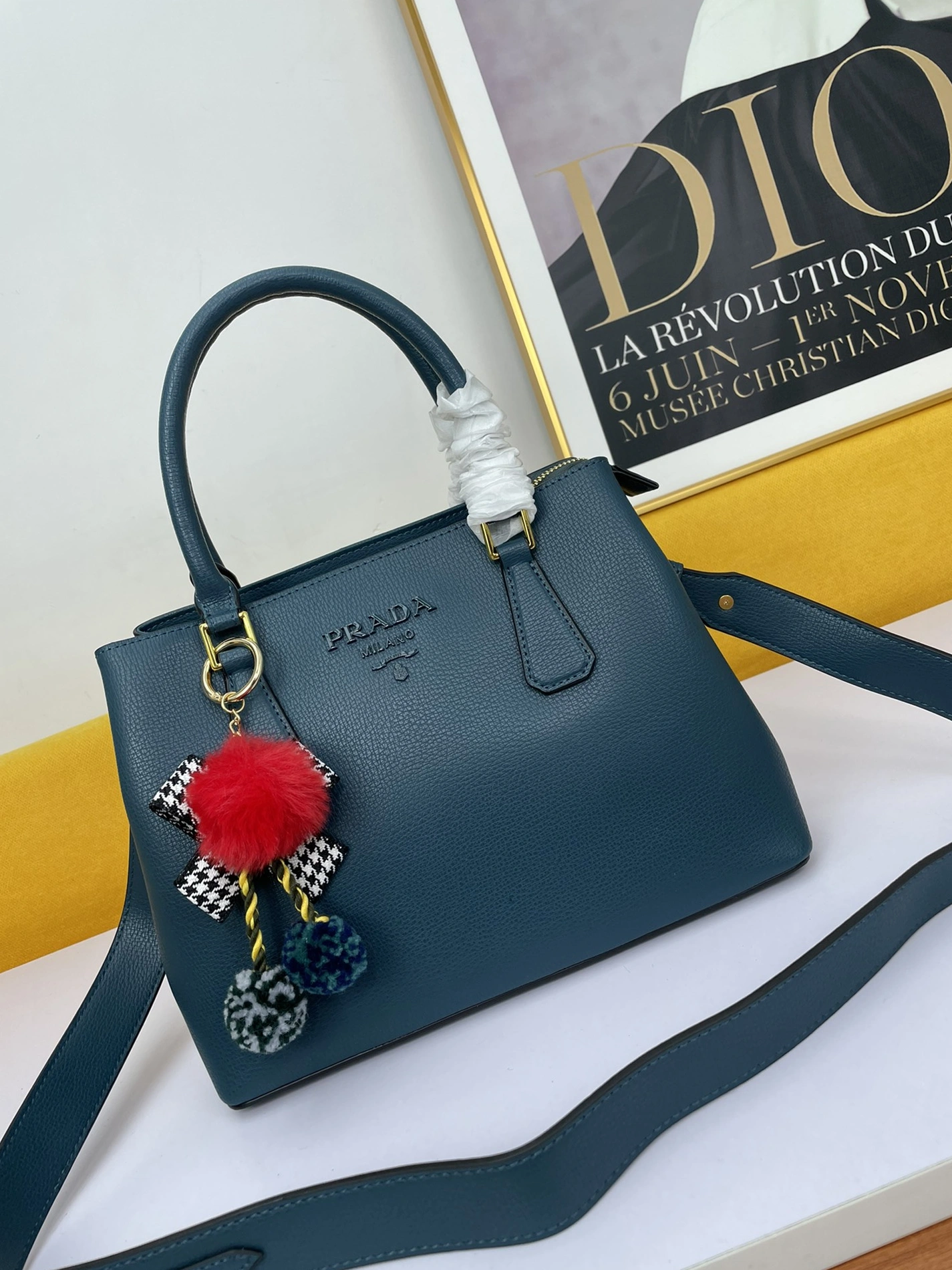 Versatile 8543 Prada AAA Quality Handbags For Women