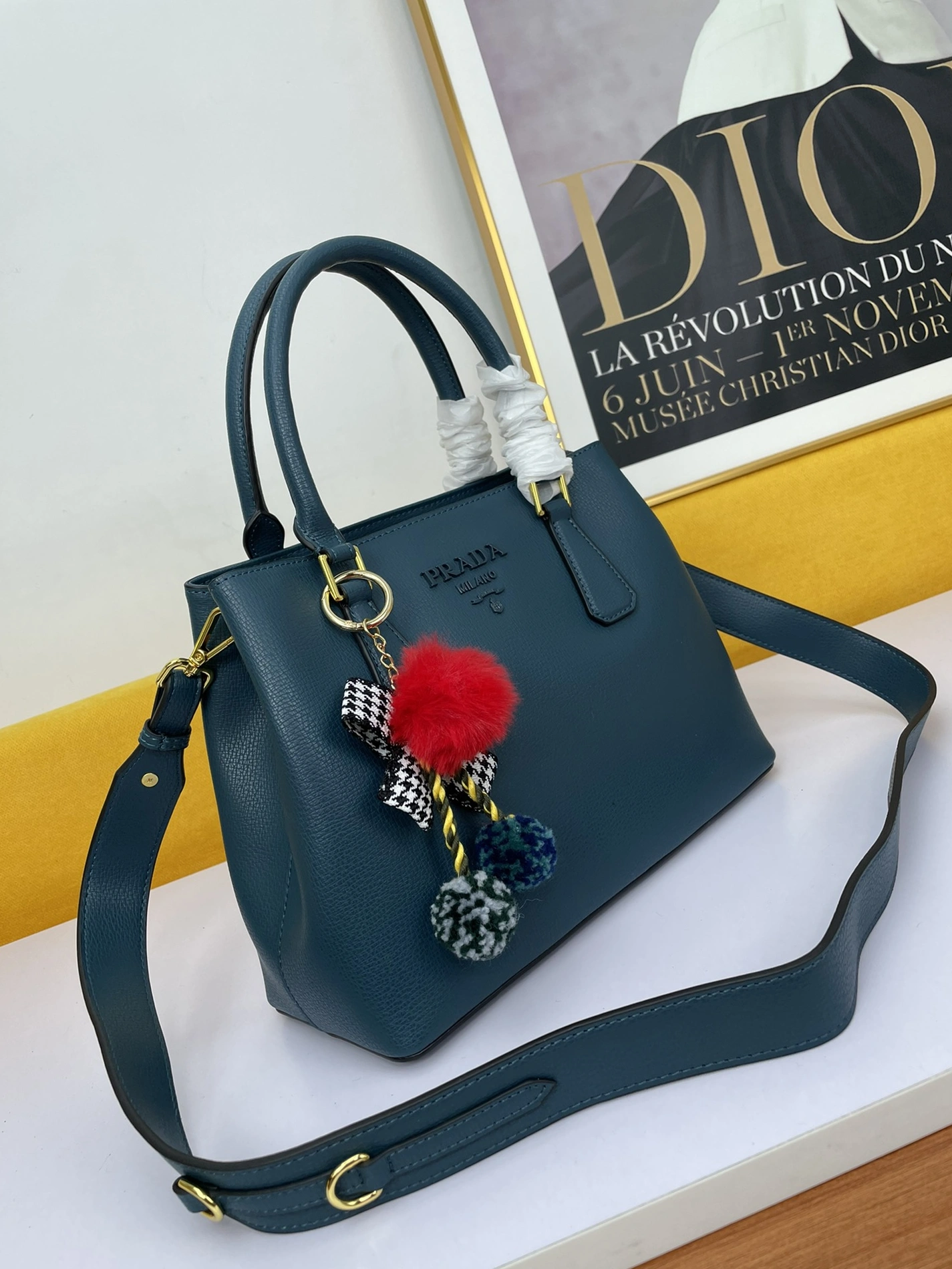 Versatile 8543 Prada AAA Quality Handbags For Women