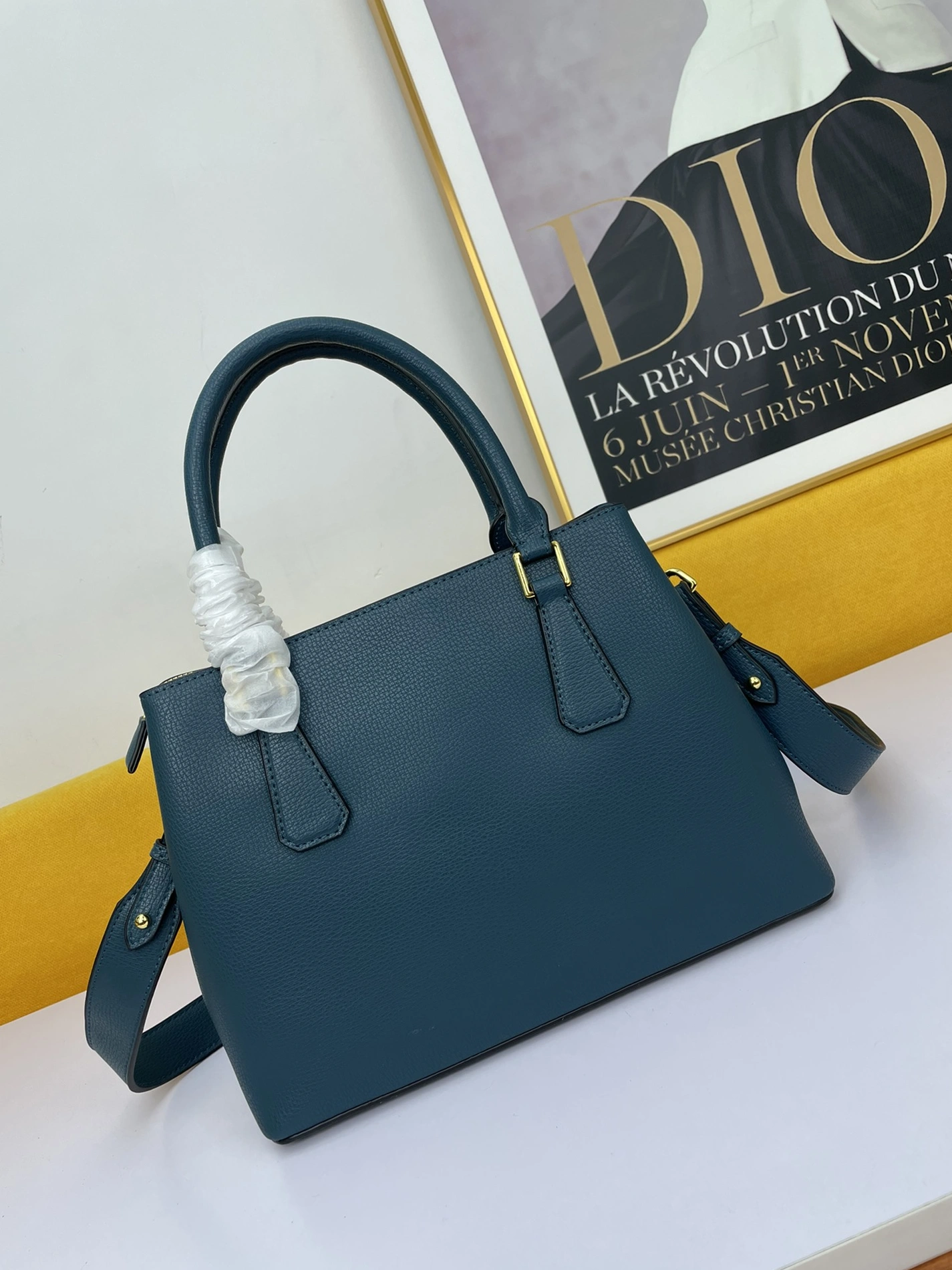 Versatile 8543 Prada AAA Quality Handbags For Women