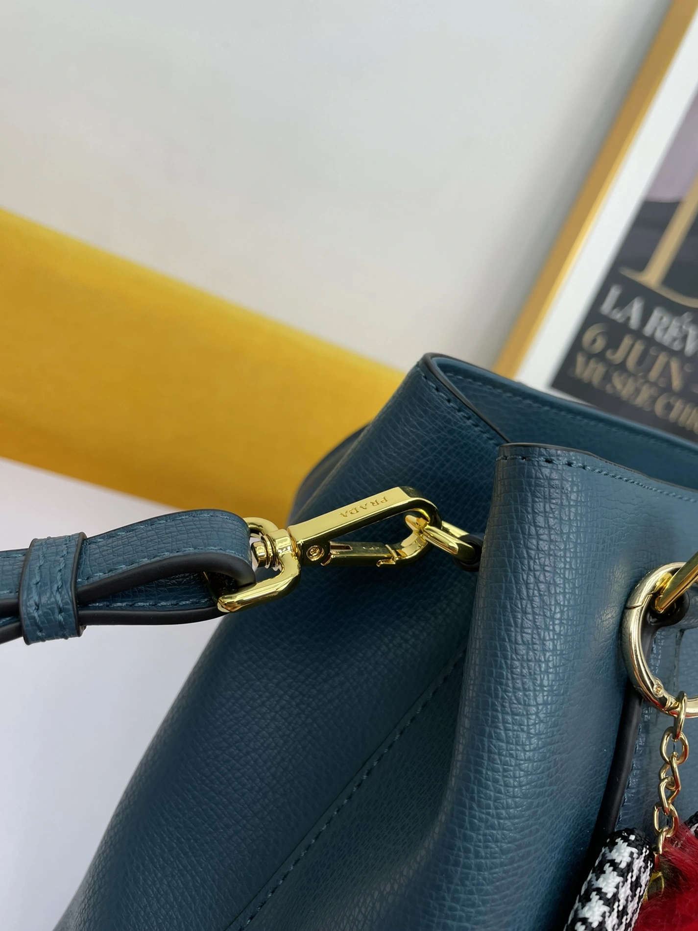 Versatile 8543 Prada AAA Quality Handbags For Women