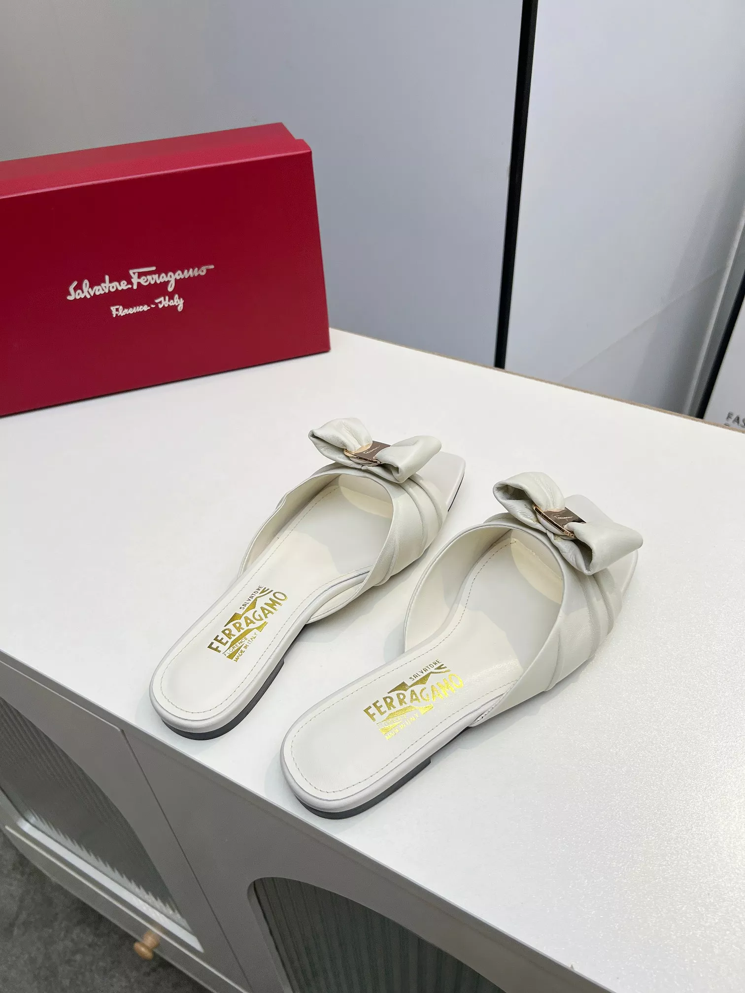 Versatile 8597 Salvatore Ferragamo Slippers For Women