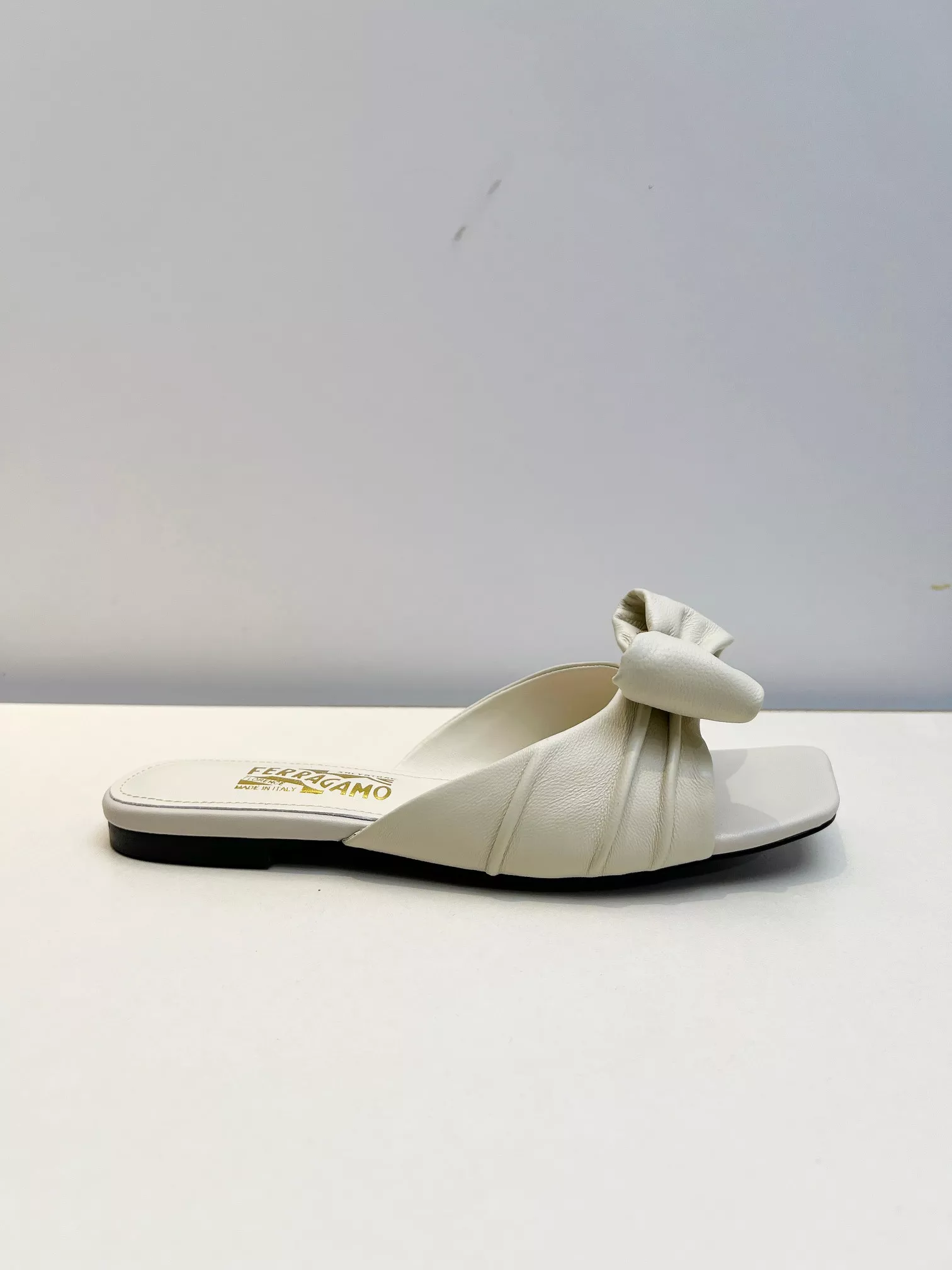 Versatile 8597 Salvatore Ferragamo Slippers For Women