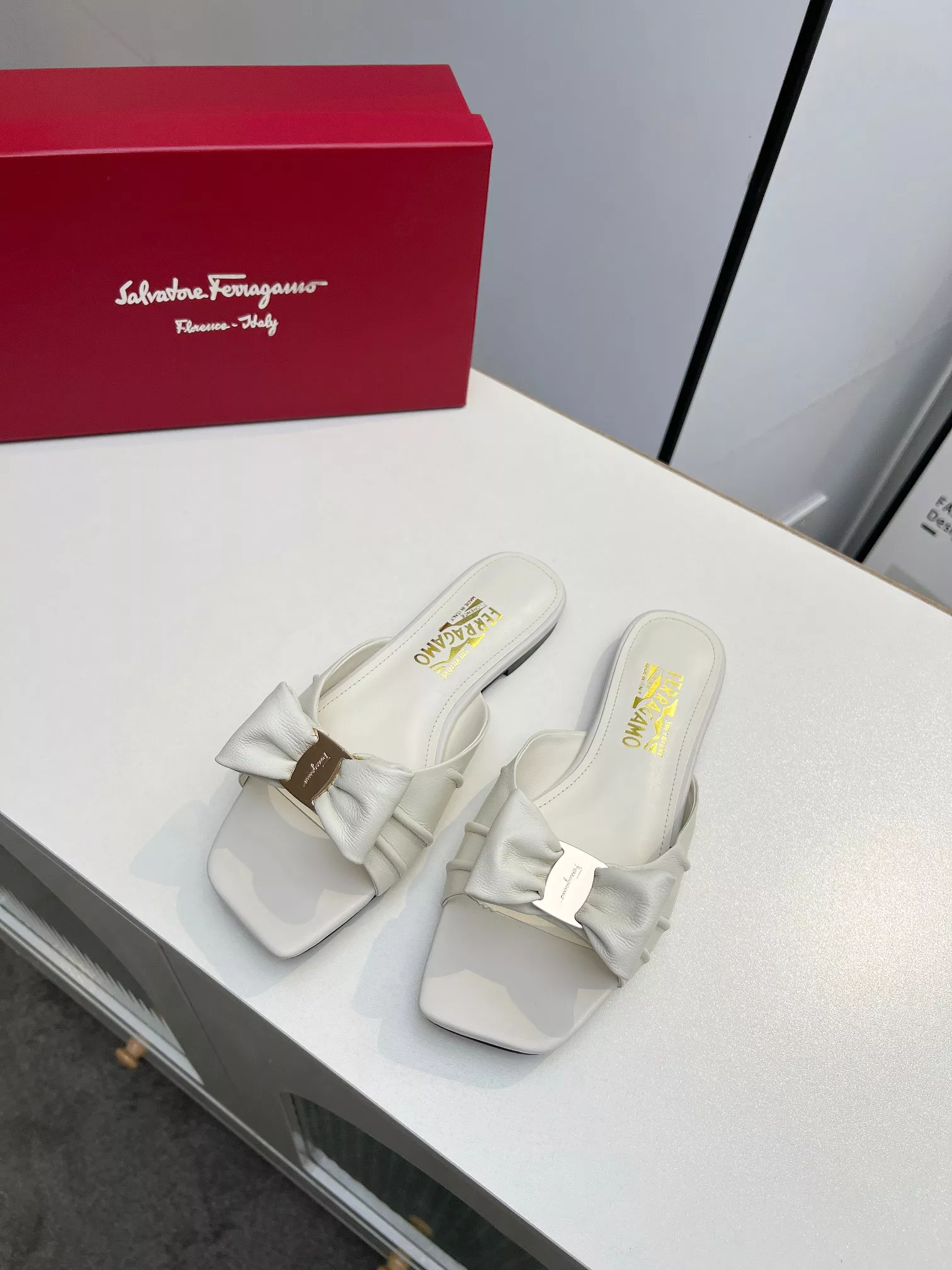 Versatile 8597 Salvatore Ferragamo Slippers For Women