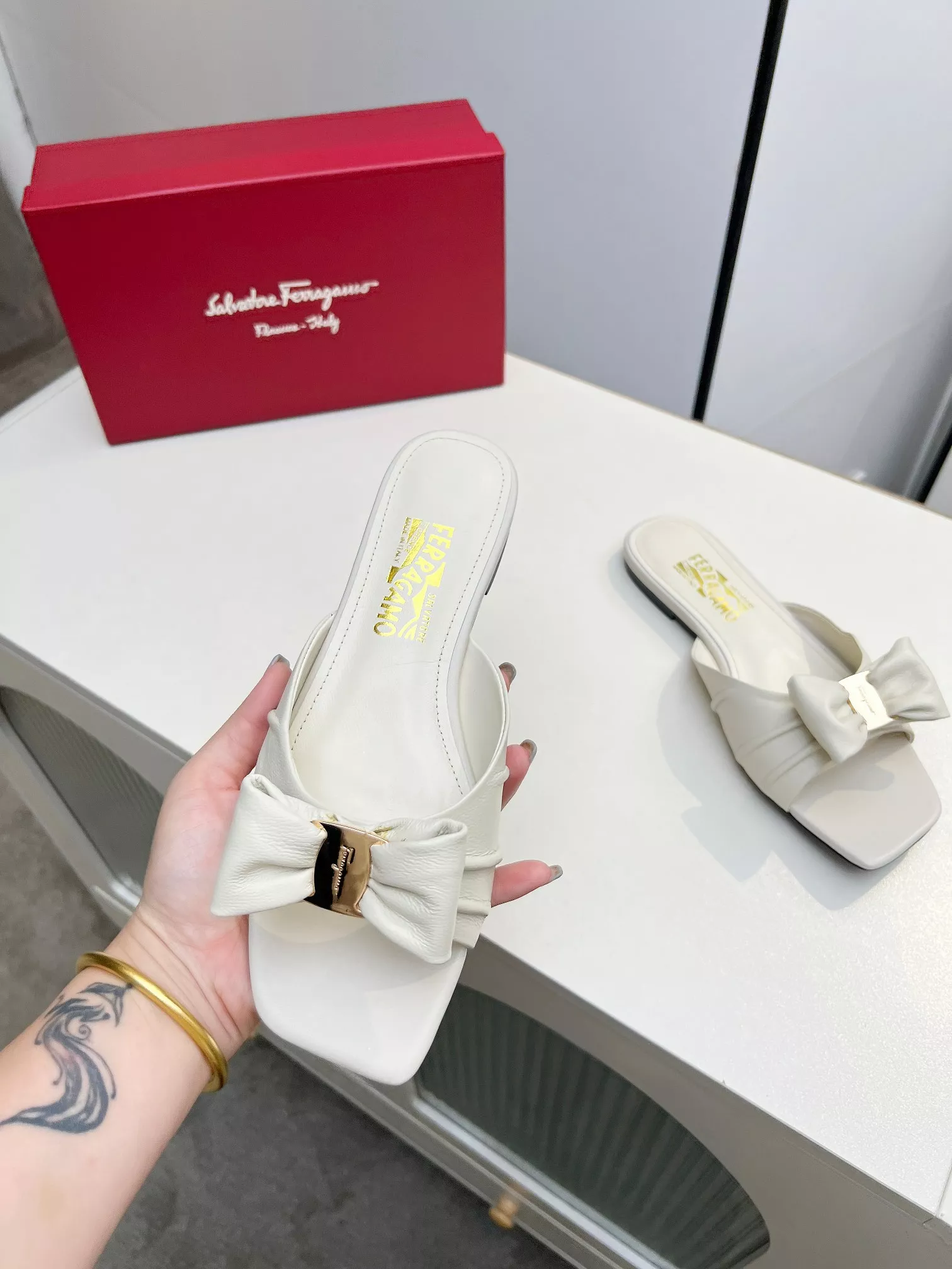 Versatile 8597 Salvatore Ferragamo Slippers For Women