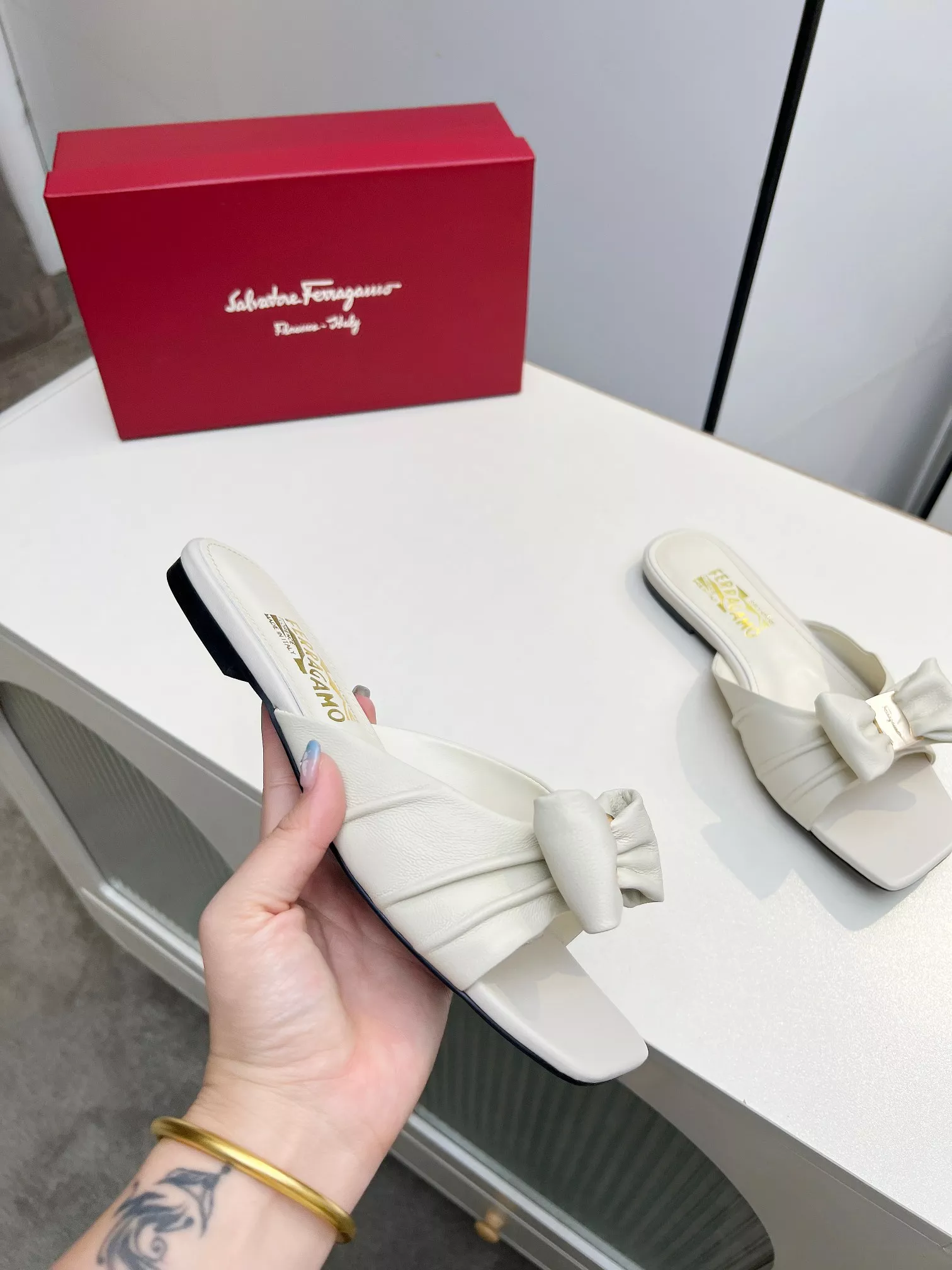 Versatile 8597 Salvatore Ferragamo Slippers For Women