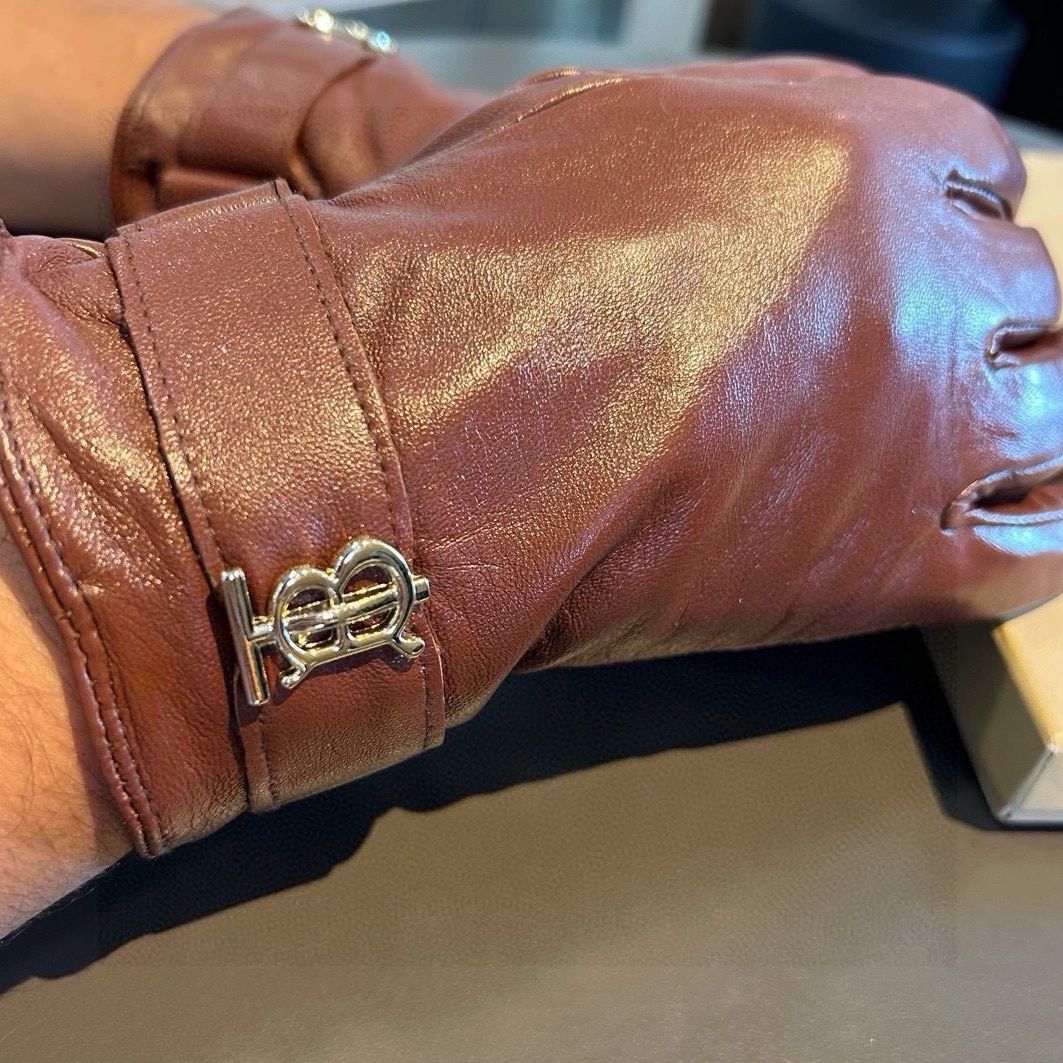 Versatile 8600 Burberry Gloves For Men