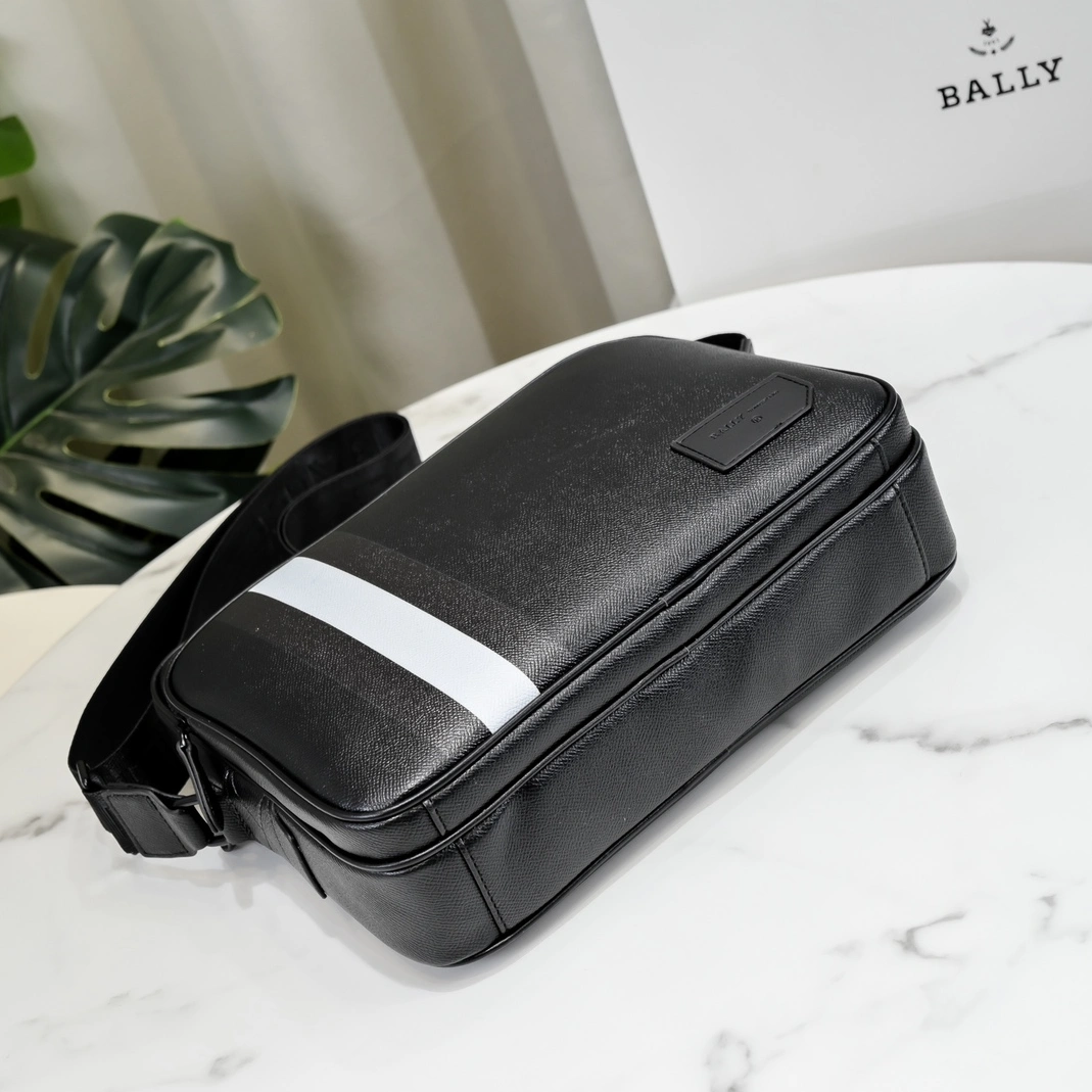 Versatile 8670 Bally AAA Man Messenger Bags