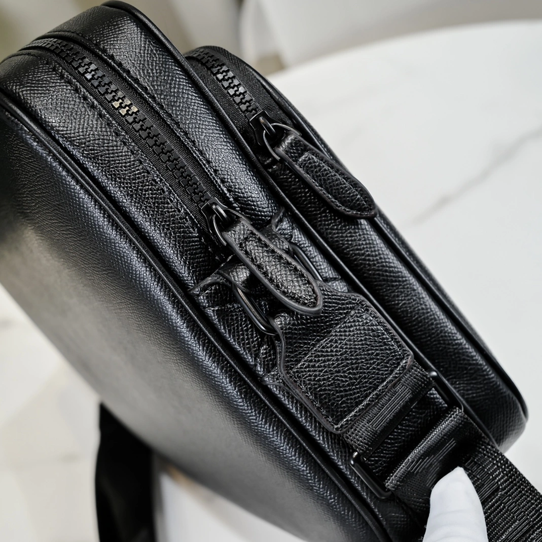 Versatile 8670 Bally AAA Man Messenger Bags
