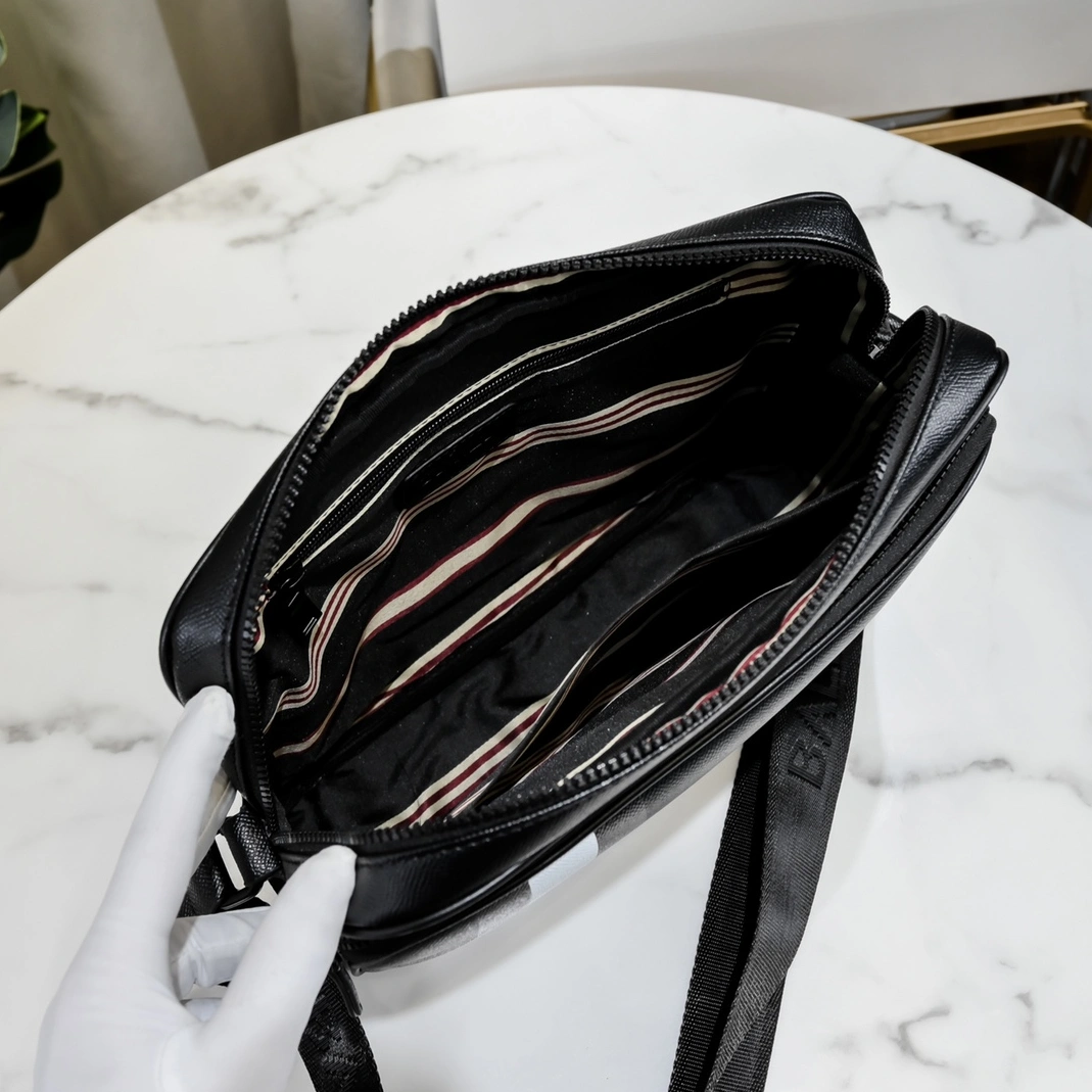 Versatile 8670 Bally AAA Man Messenger Bags