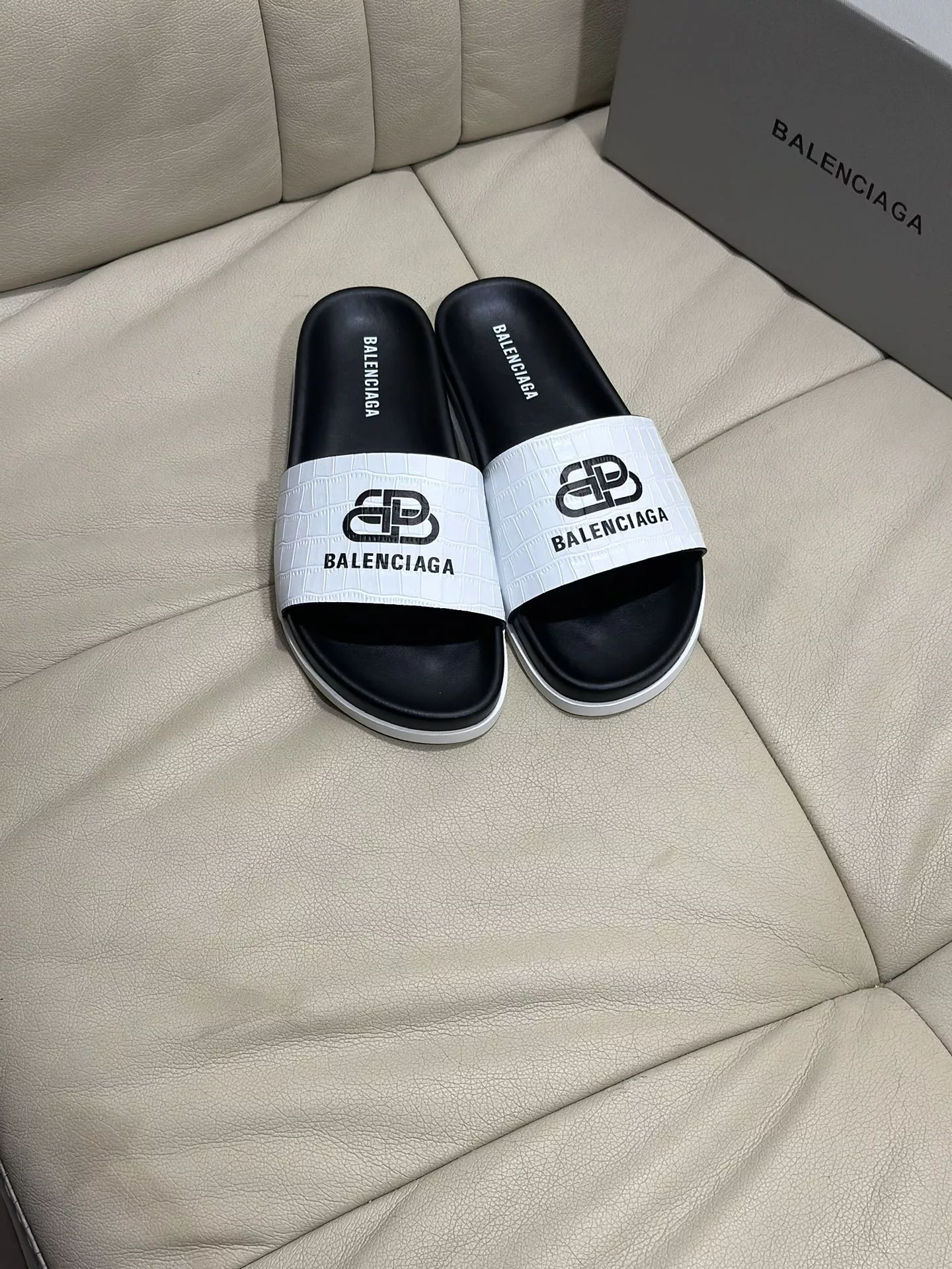 Versatile 8692 Balenciaga Slippers For Men