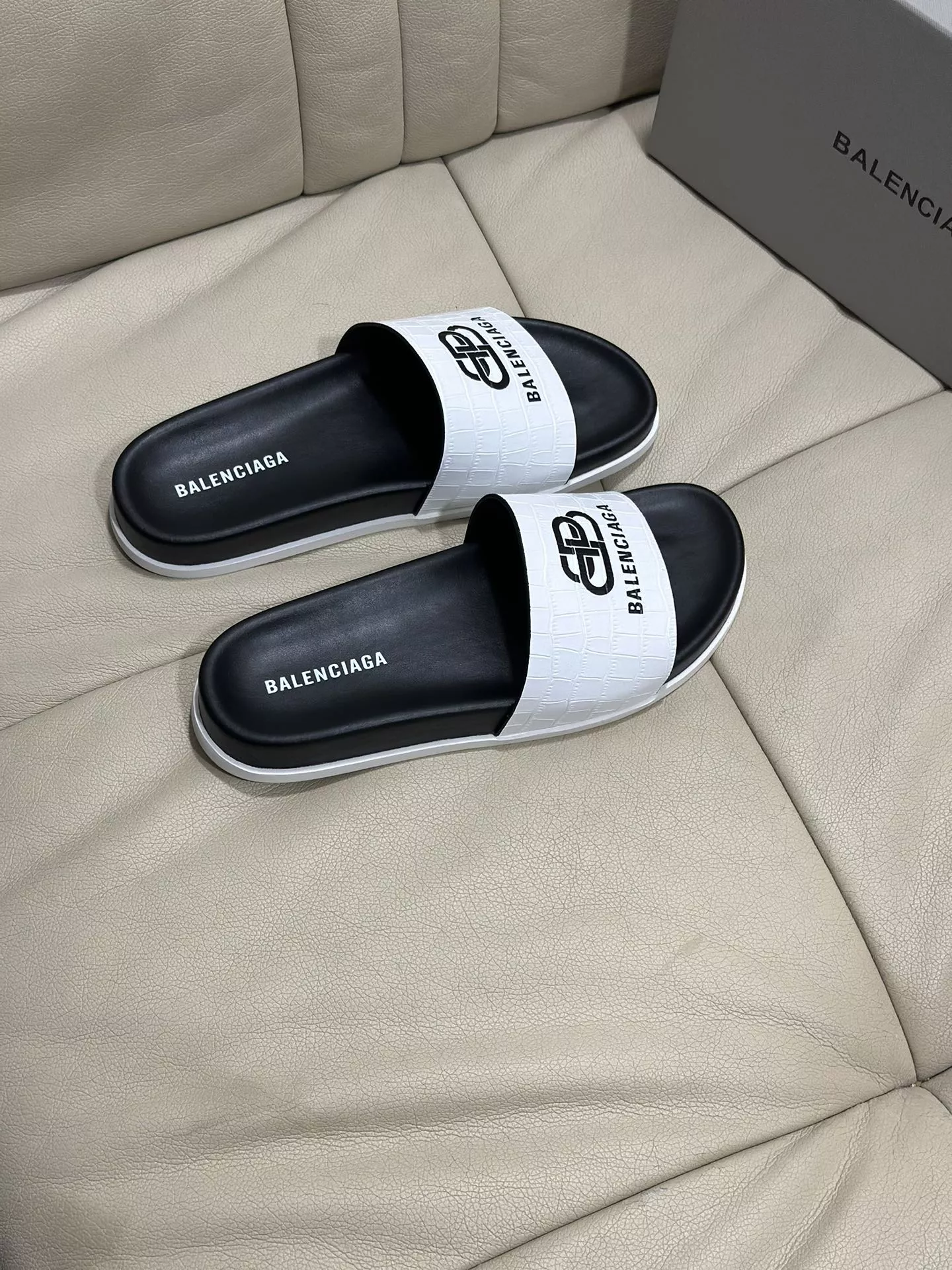 Versatile 8692 Balenciaga Slippers For Men