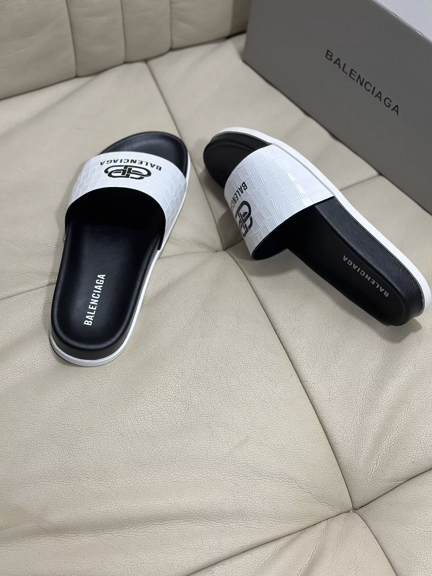 Versatile 8692 Balenciaga Slippers For Men