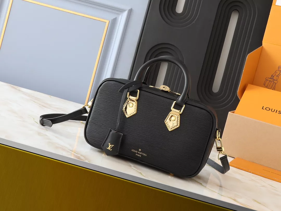 Versatile 8709 Louis Vuitton AAA Quality Handbags For Women