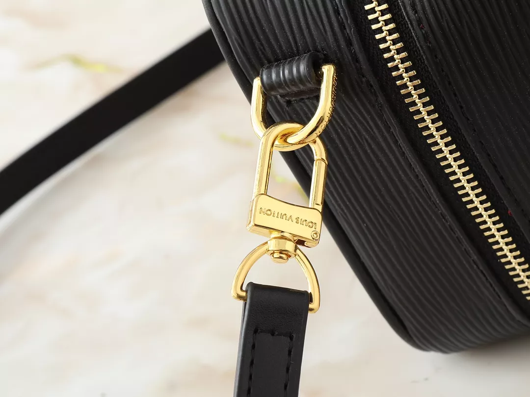 Versatile 8709 Louis Vuitton AAA Quality Handbags For Women