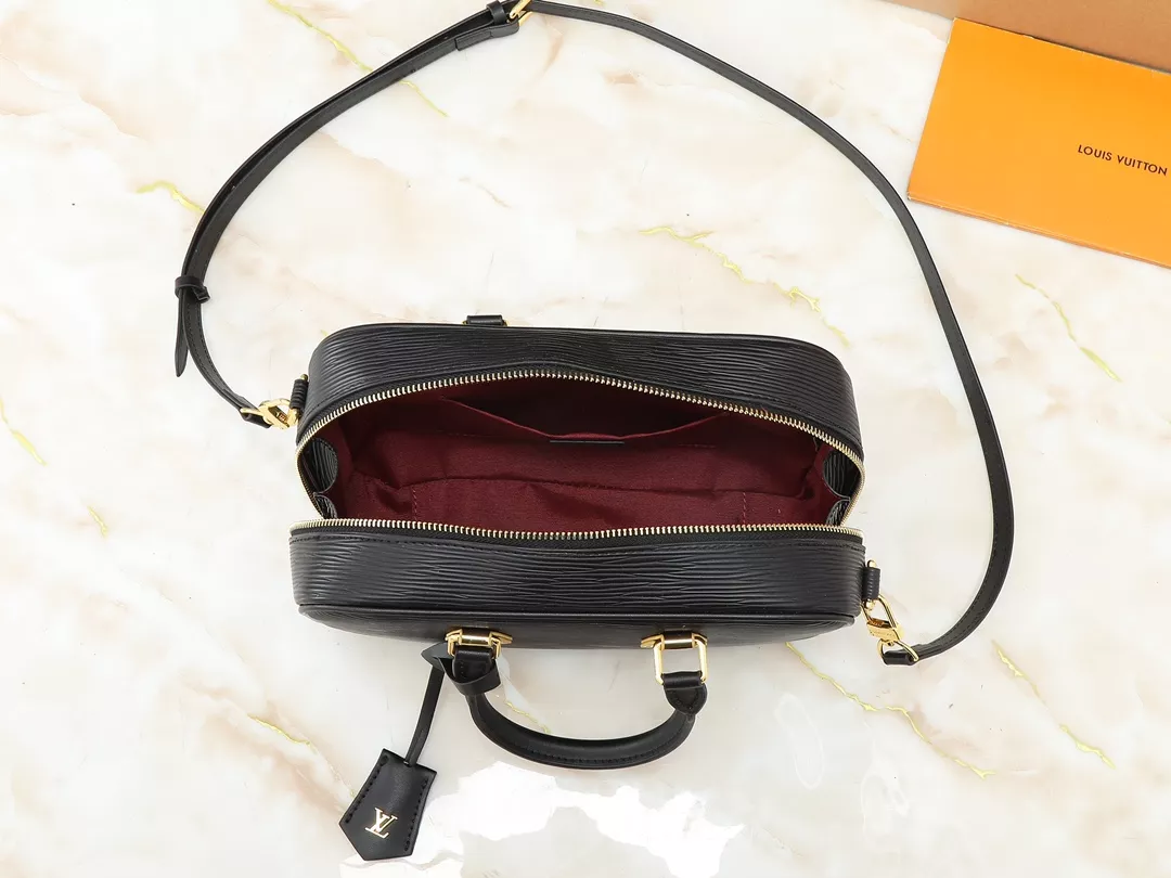 Versatile 8709 Louis Vuitton AAA Quality Handbags For Women