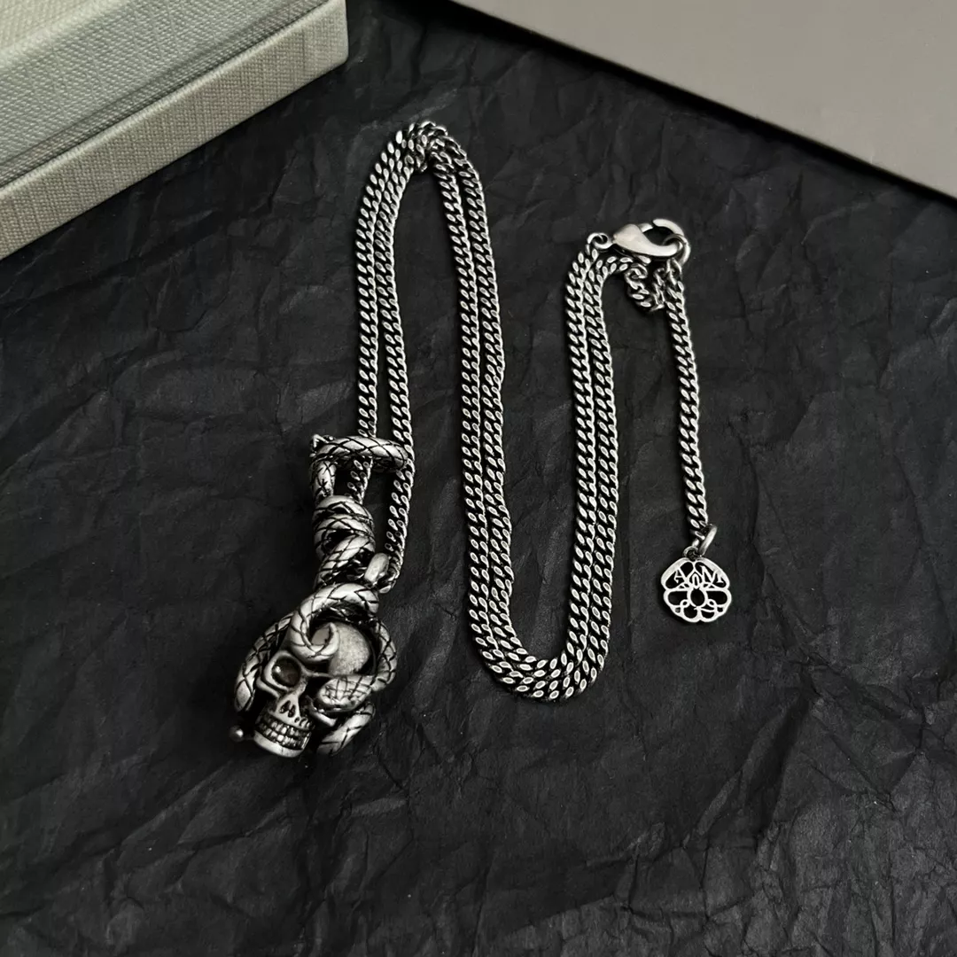 Versatile 8930 Alexander McQueen Necklaces