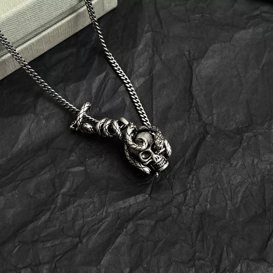 Versatile 8930 Alexander McQueen Necklaces
