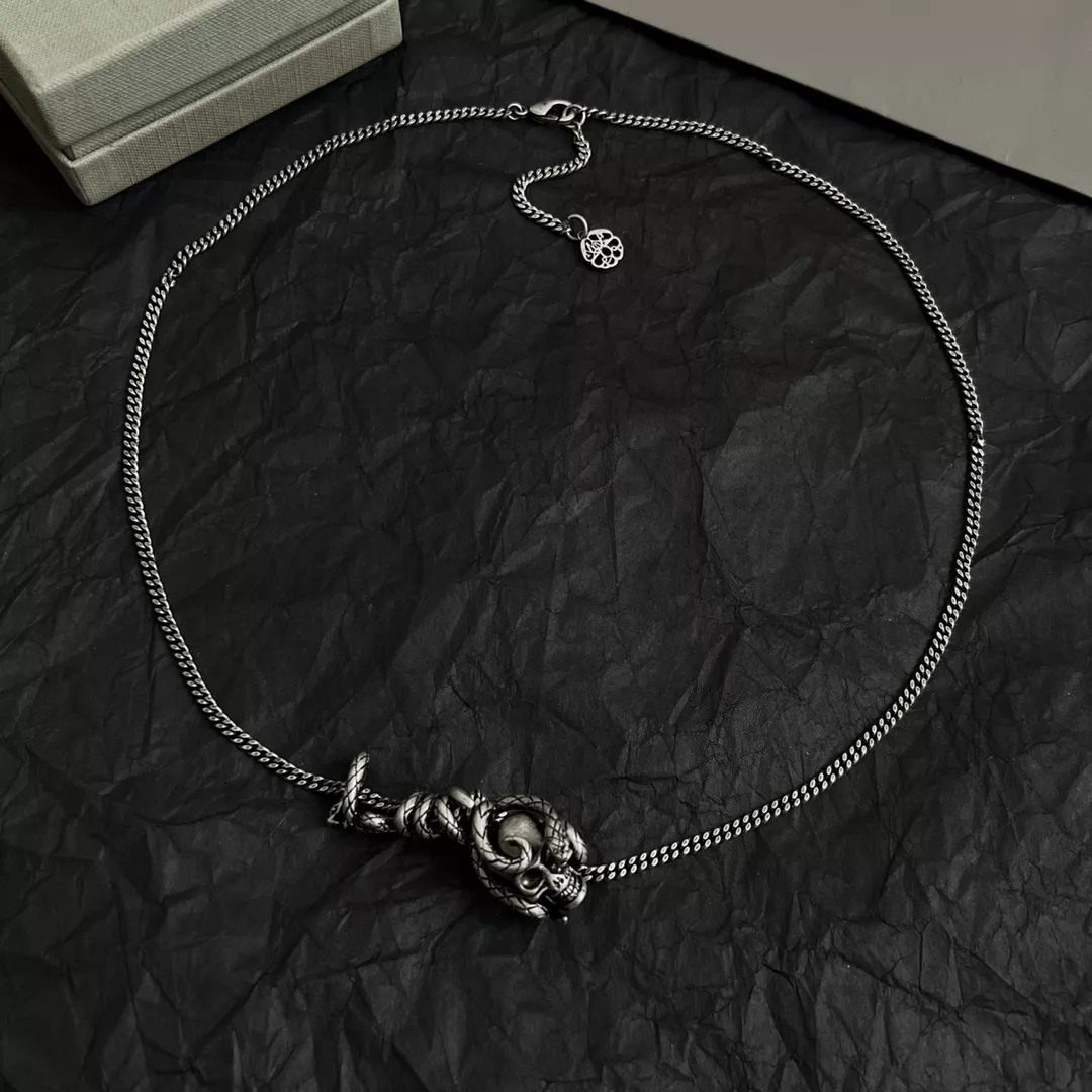 Versatile 8930 Alexander McQueen Necklaces