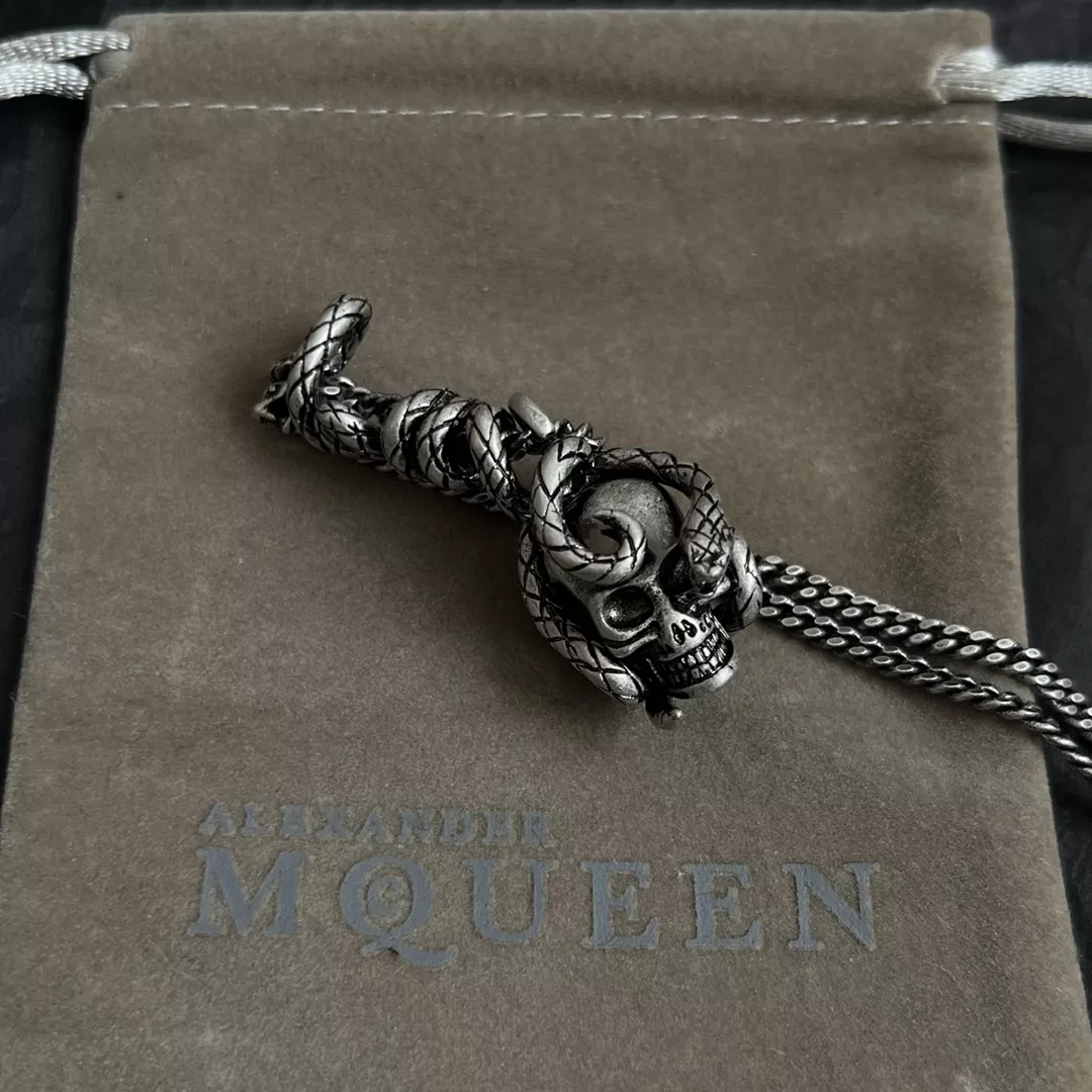 Versatile 8930 Alexander McQueen Necklaces