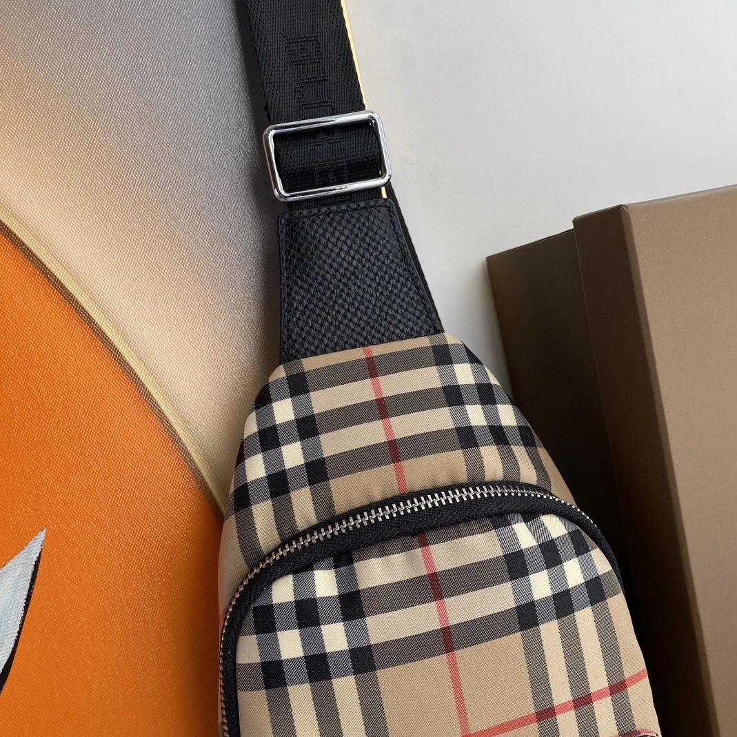 Versatile 8966 Burberry AAA Man Messenger Bags
