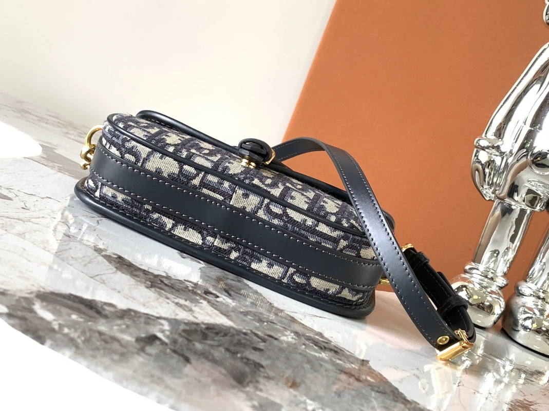 Versatile 9084 Christian Dior AAA Quality Messenger Bags For Women