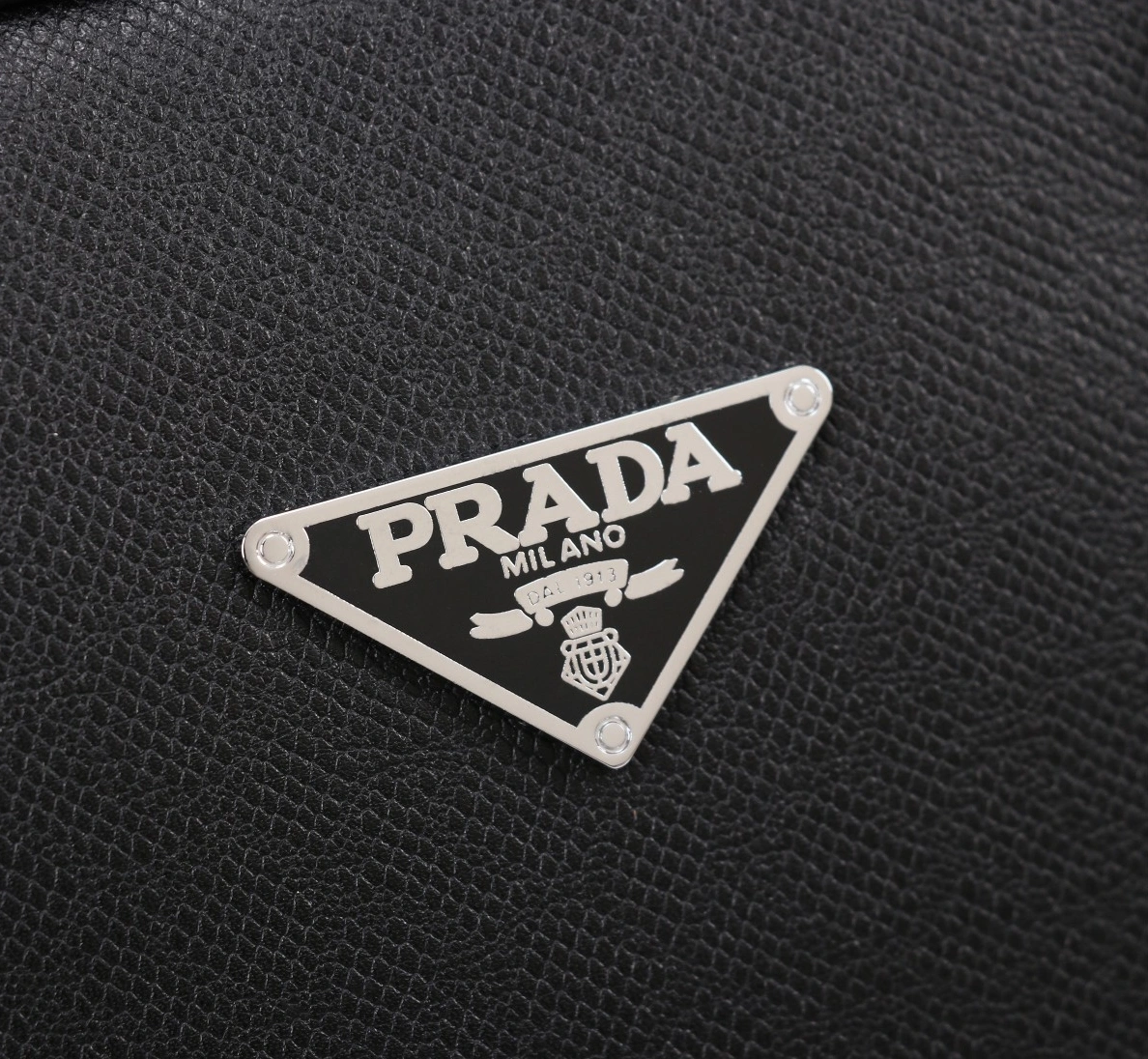 Versatile 9269 Prada AAA Man Handbags