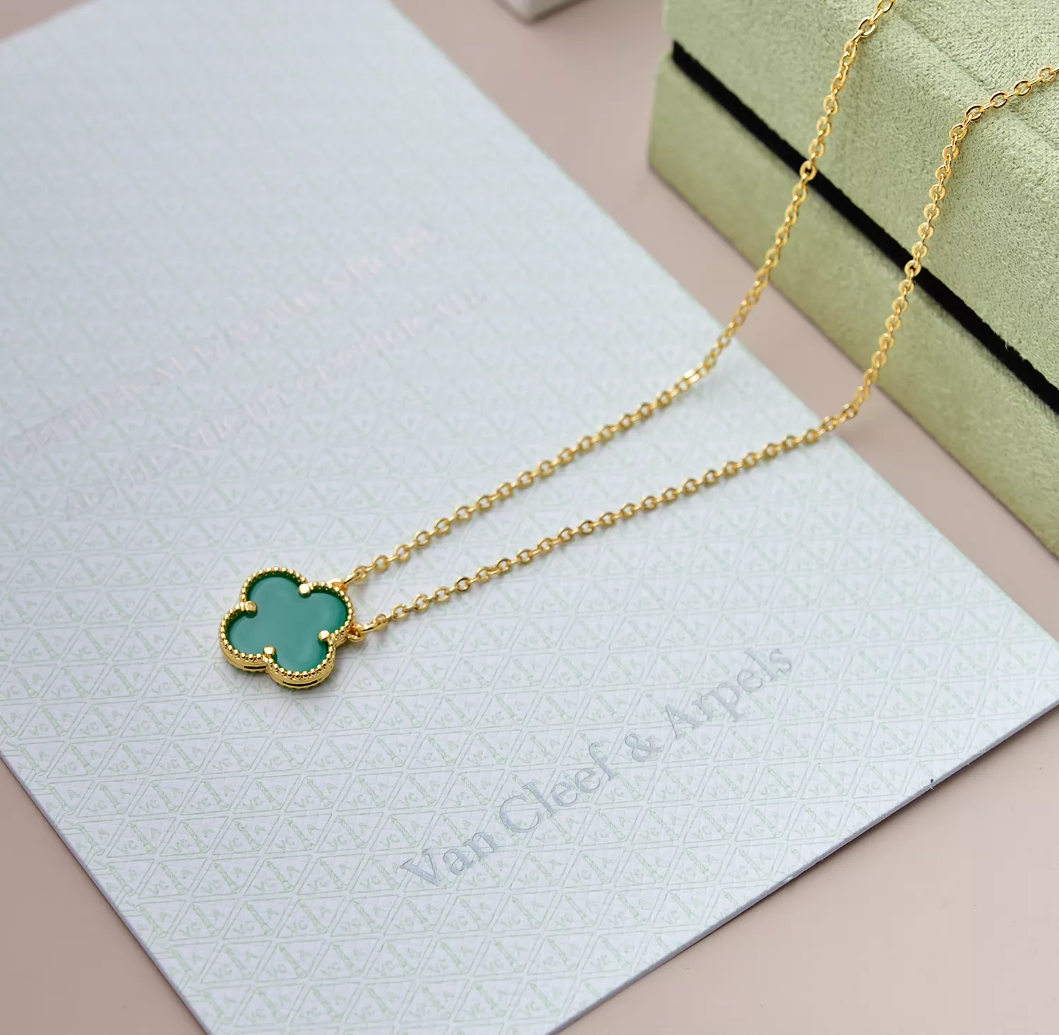 Versatile 9842 Van Cleef & Arpels Necklaces For Women