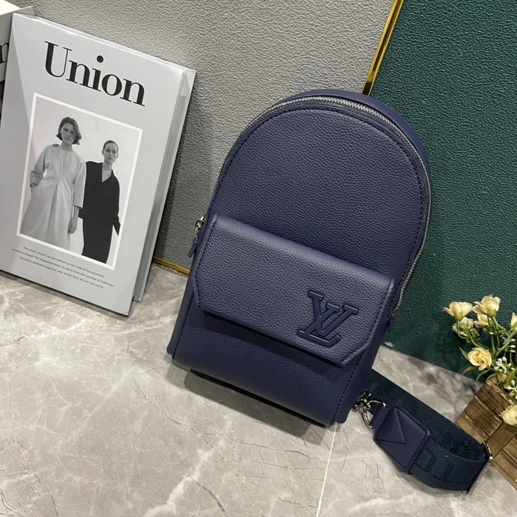 Versatile 9958 Louis Vuitton AAA Man Messenger Bags