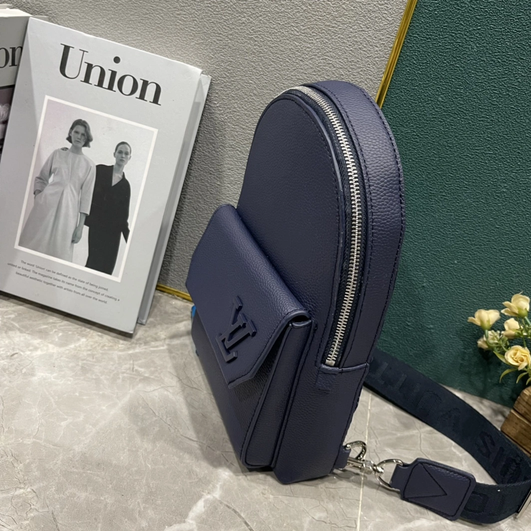 Versatile 9958 Louis Vuitton AAA Man Messenger Bags
