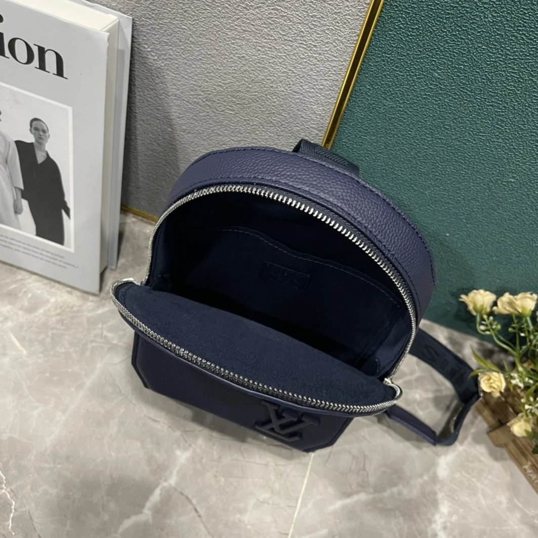Versatile 9958 Louis Vuitton AAA Man Messenger Bags