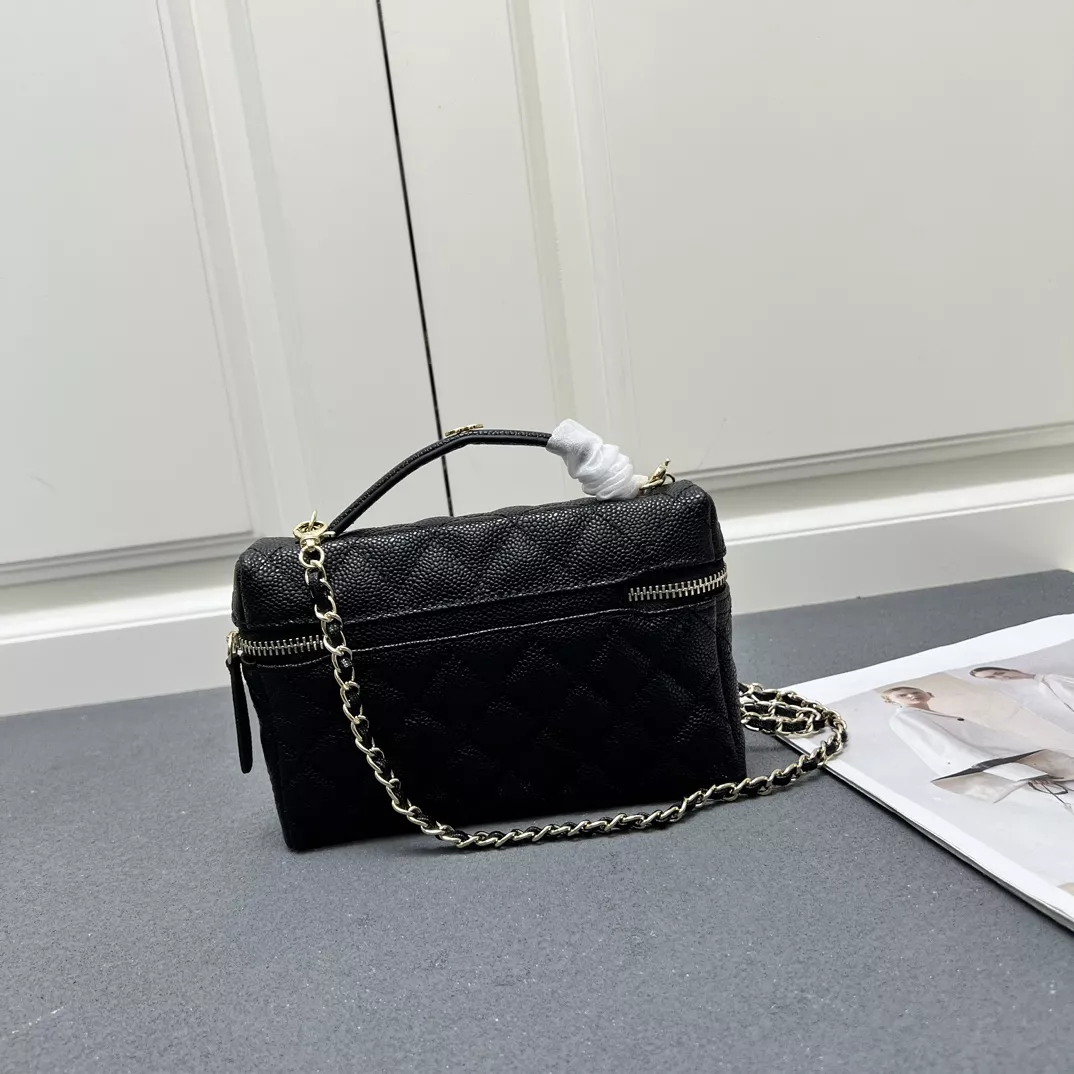 Vibrant 1068 Chanel AAA Quality Messenger Bags For Women