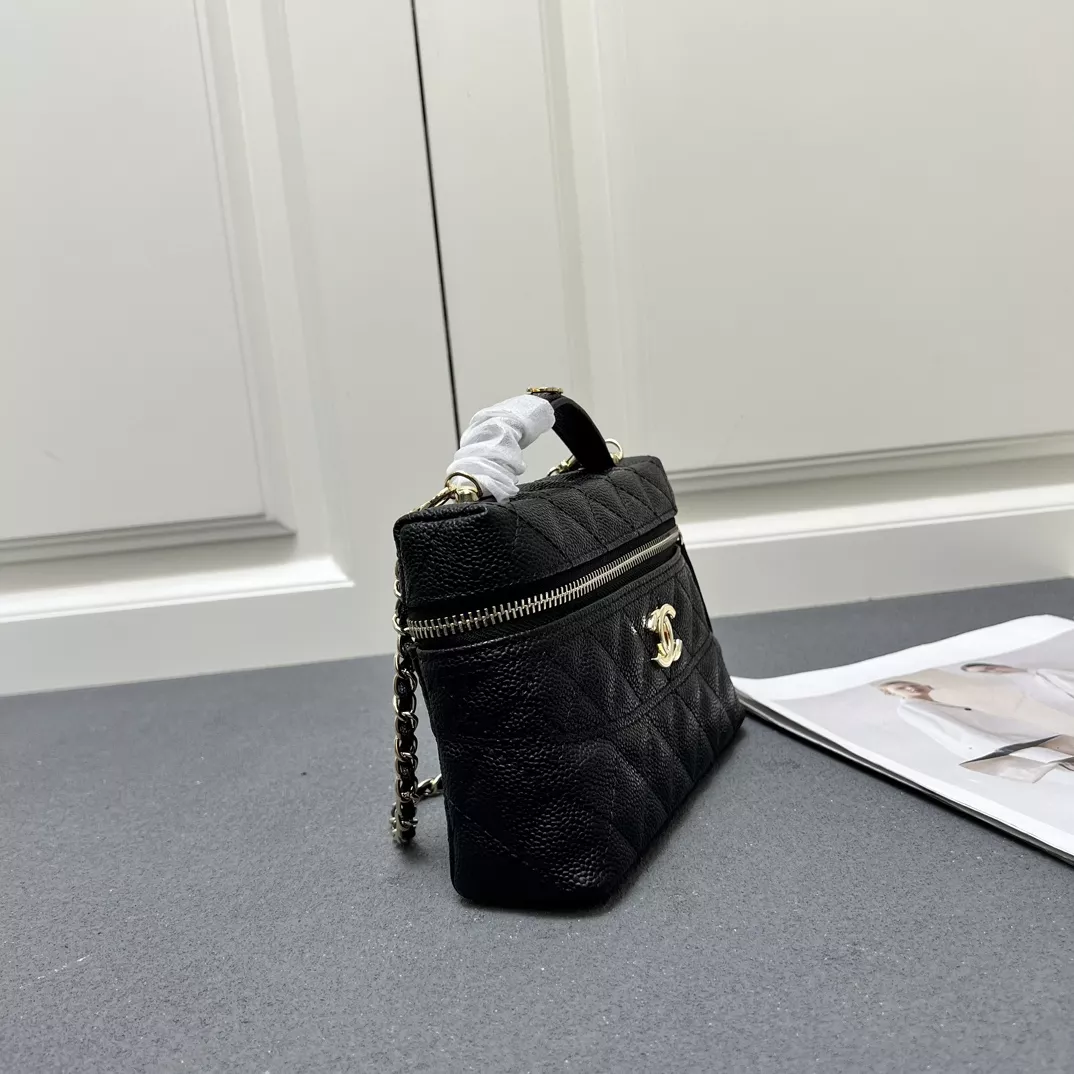 Vibrant 1068 Chanel AAA Quality Messenger Bags For Women