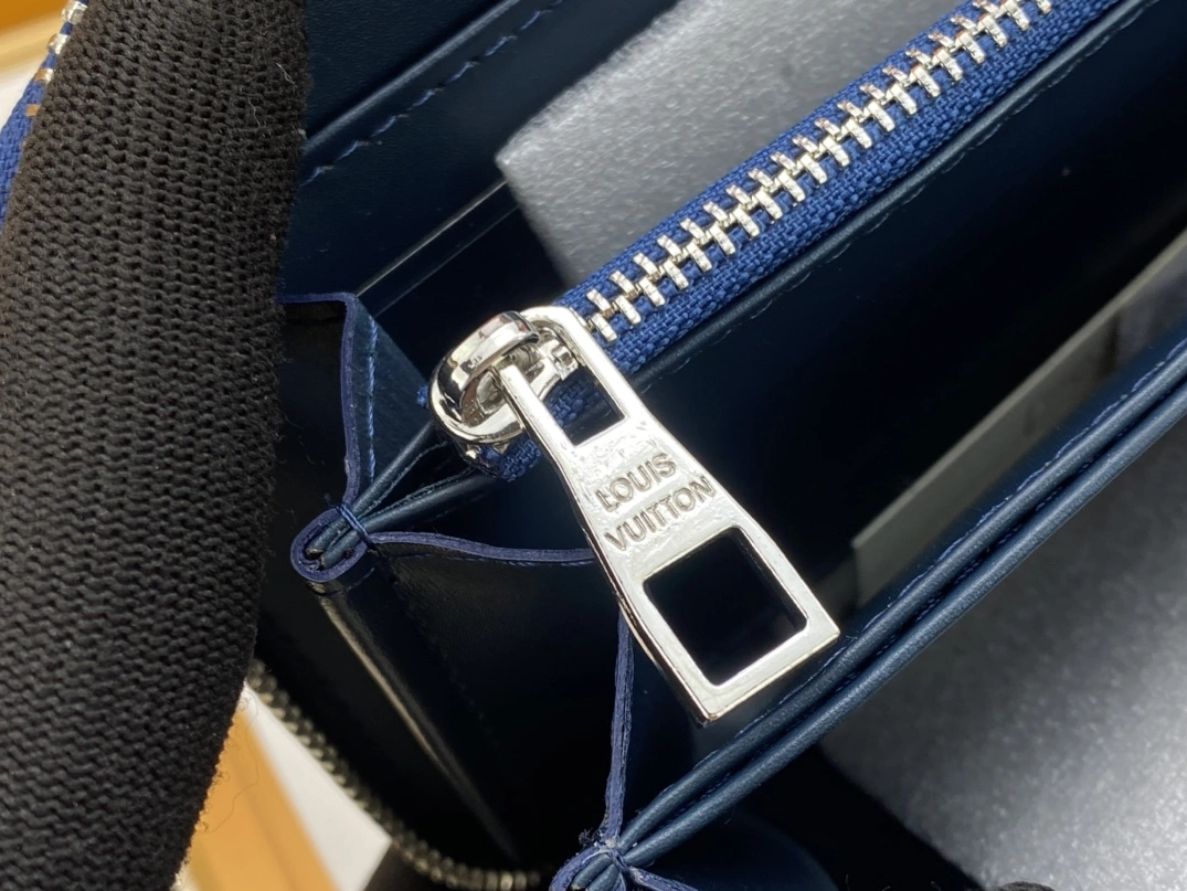 Vibrant 1273 Louis Vuitton LV Wallets