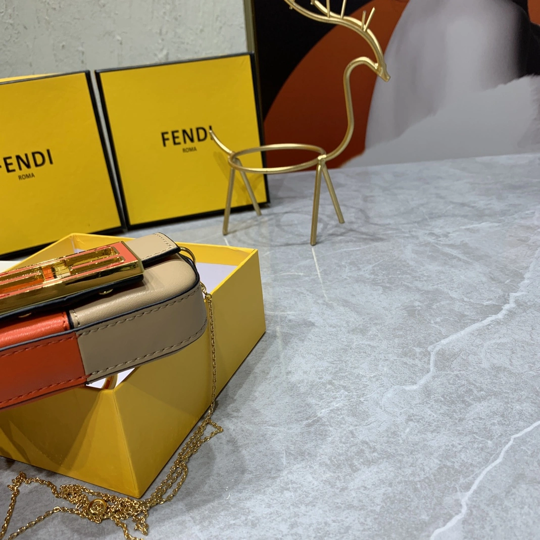Vibrant 1400 Fendi AAA Quality Wallet For Women