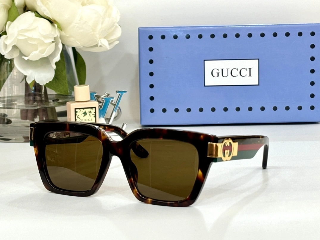 Vibrant 1560 Gucci AAA Quality Sunglasses