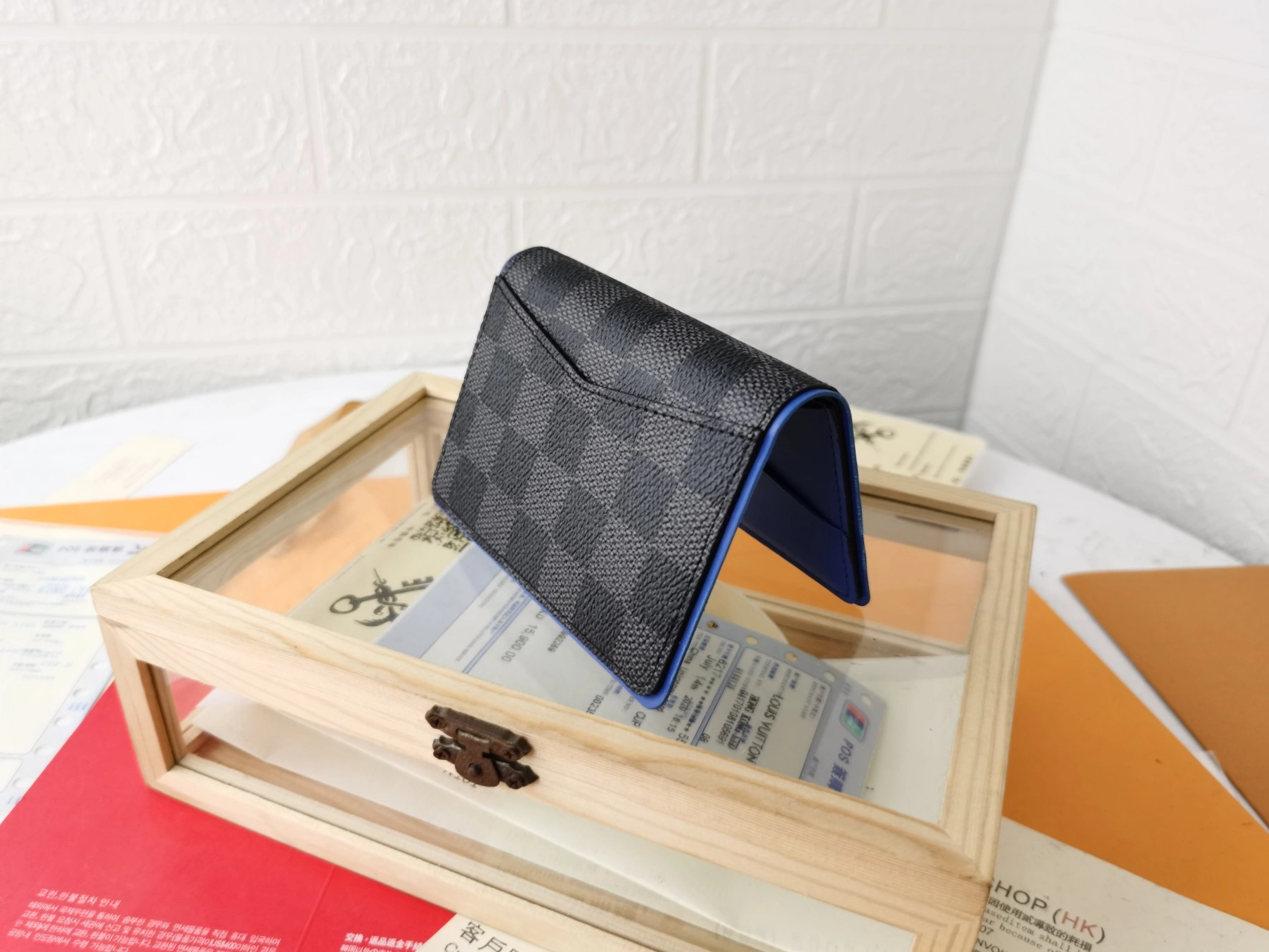 Vibrant 1713 Louis Vuitton LV Card Case For Unisex