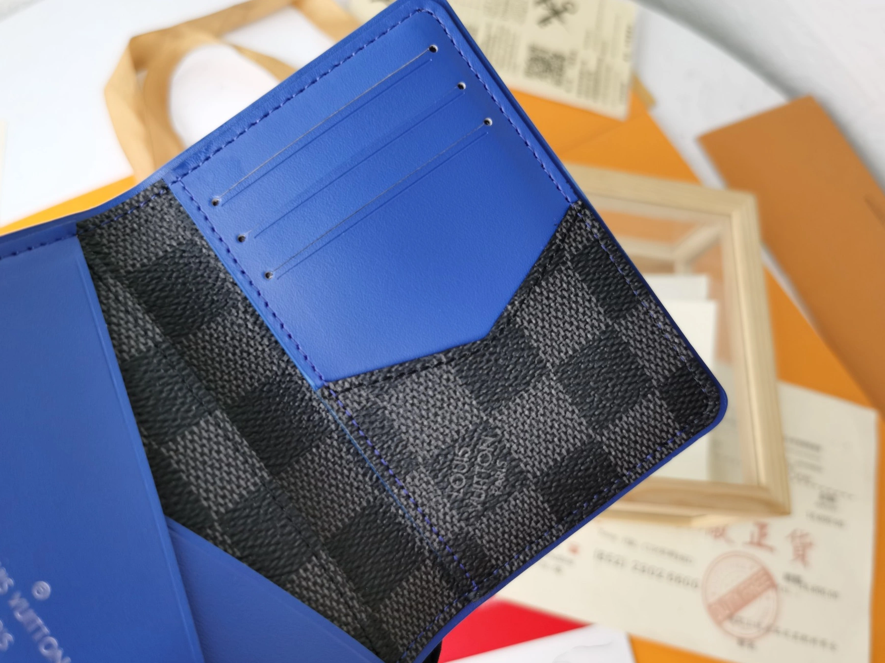 Vibrant 1713 Louis Vuitton LV Card Case For Unisex