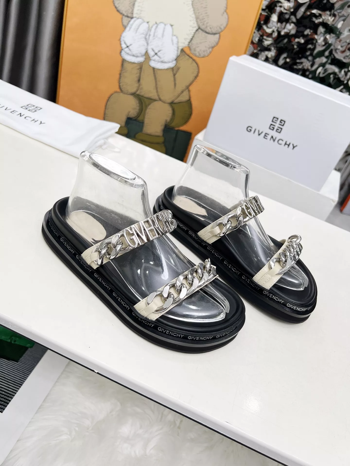 Vibrant 1722 Givenchy Slippers For Women