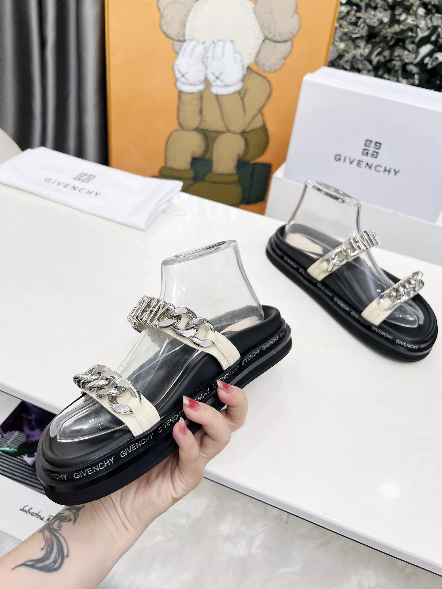 Vibrant 1722 Givenchy Slippers For Women