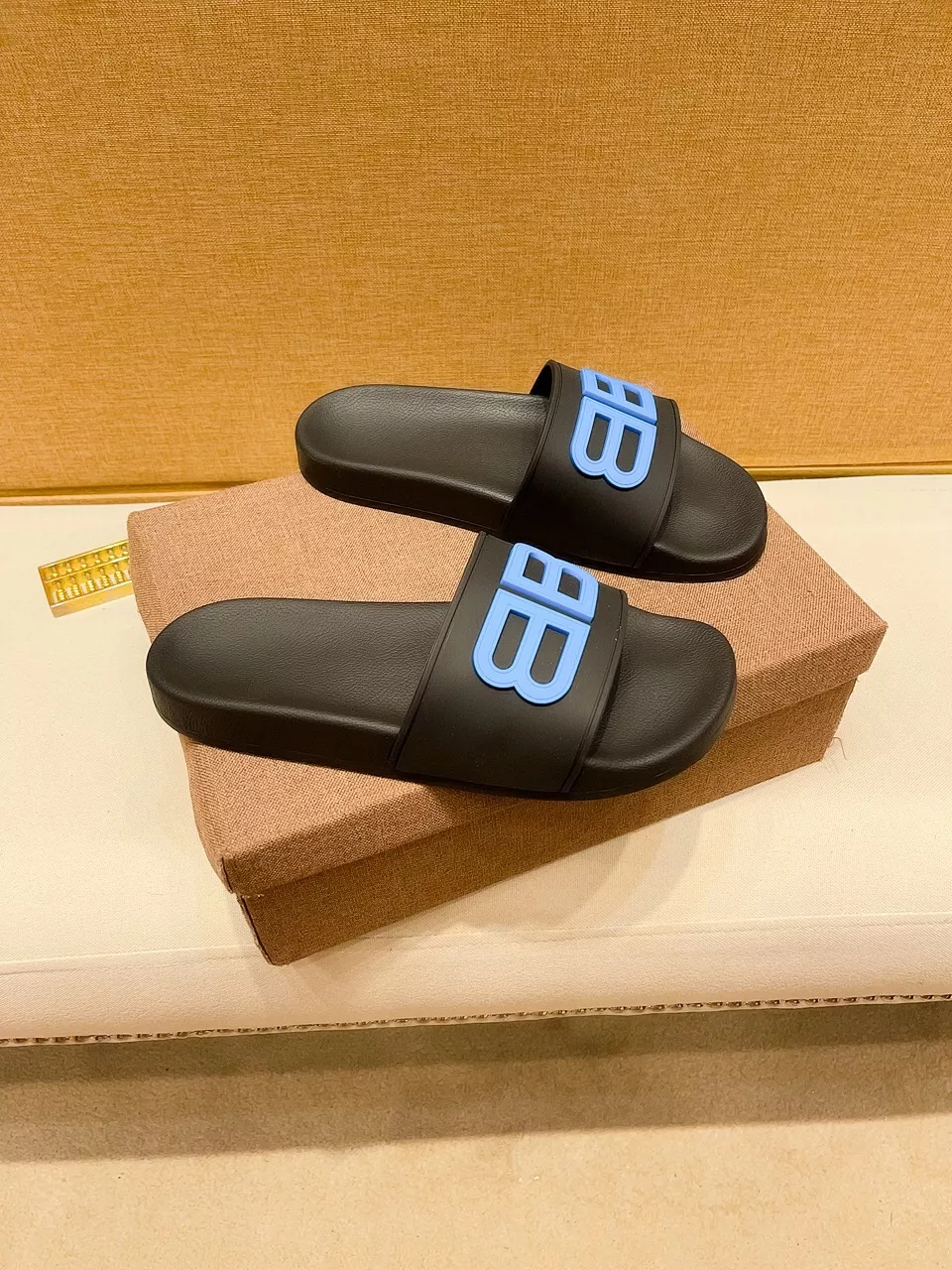 Vibrant 2009 Balenciaga Slippers For Men